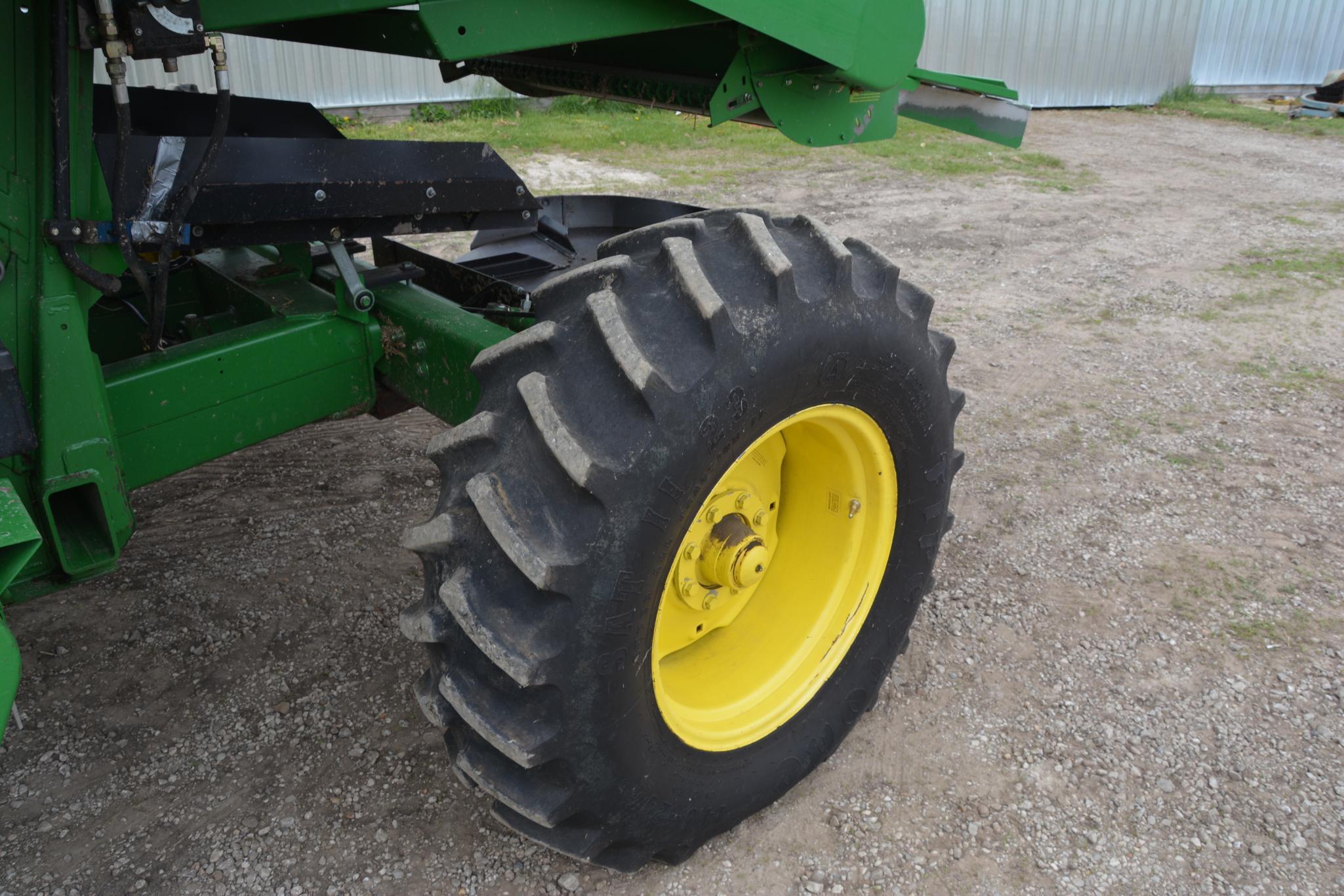 John Deere 9400 2wd combine