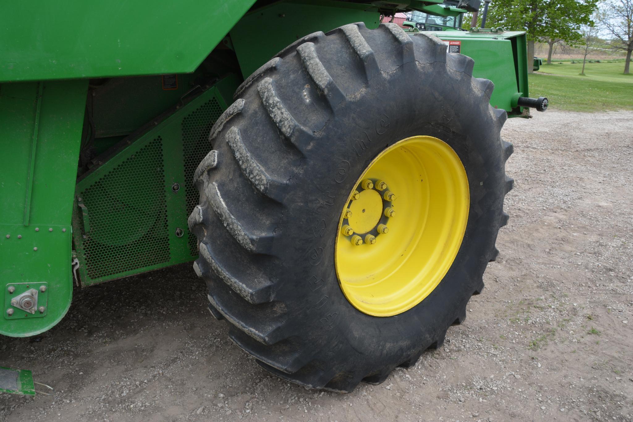John Deere 9400 2wd combine