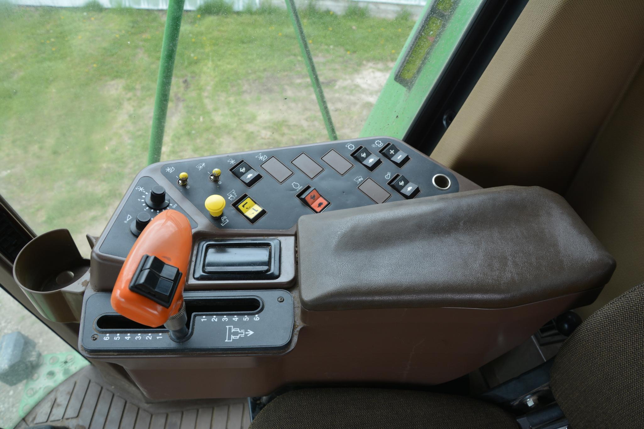 John Deere 9400 2wd combine