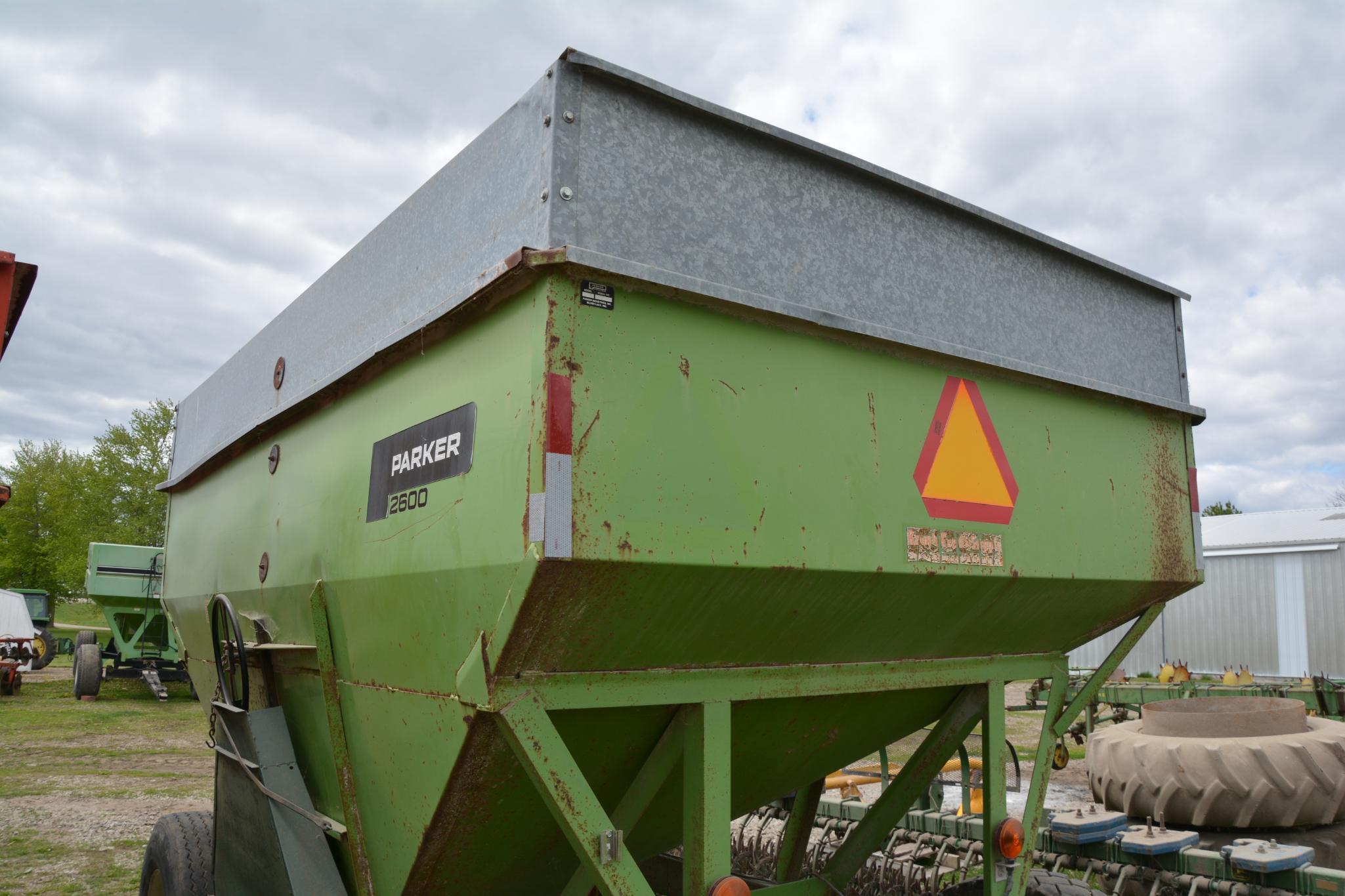 Parker 2600 gravity wagon