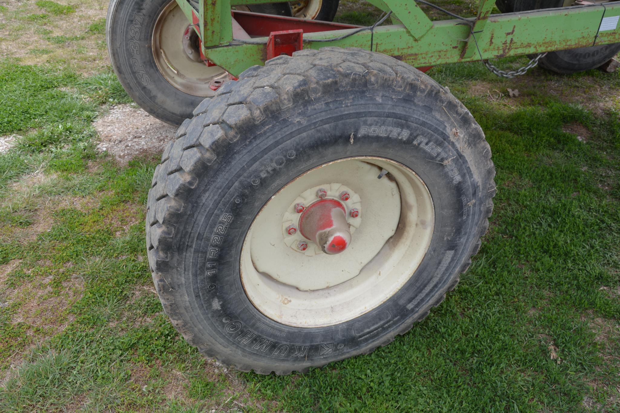 Parker 2600 gravity wagon
