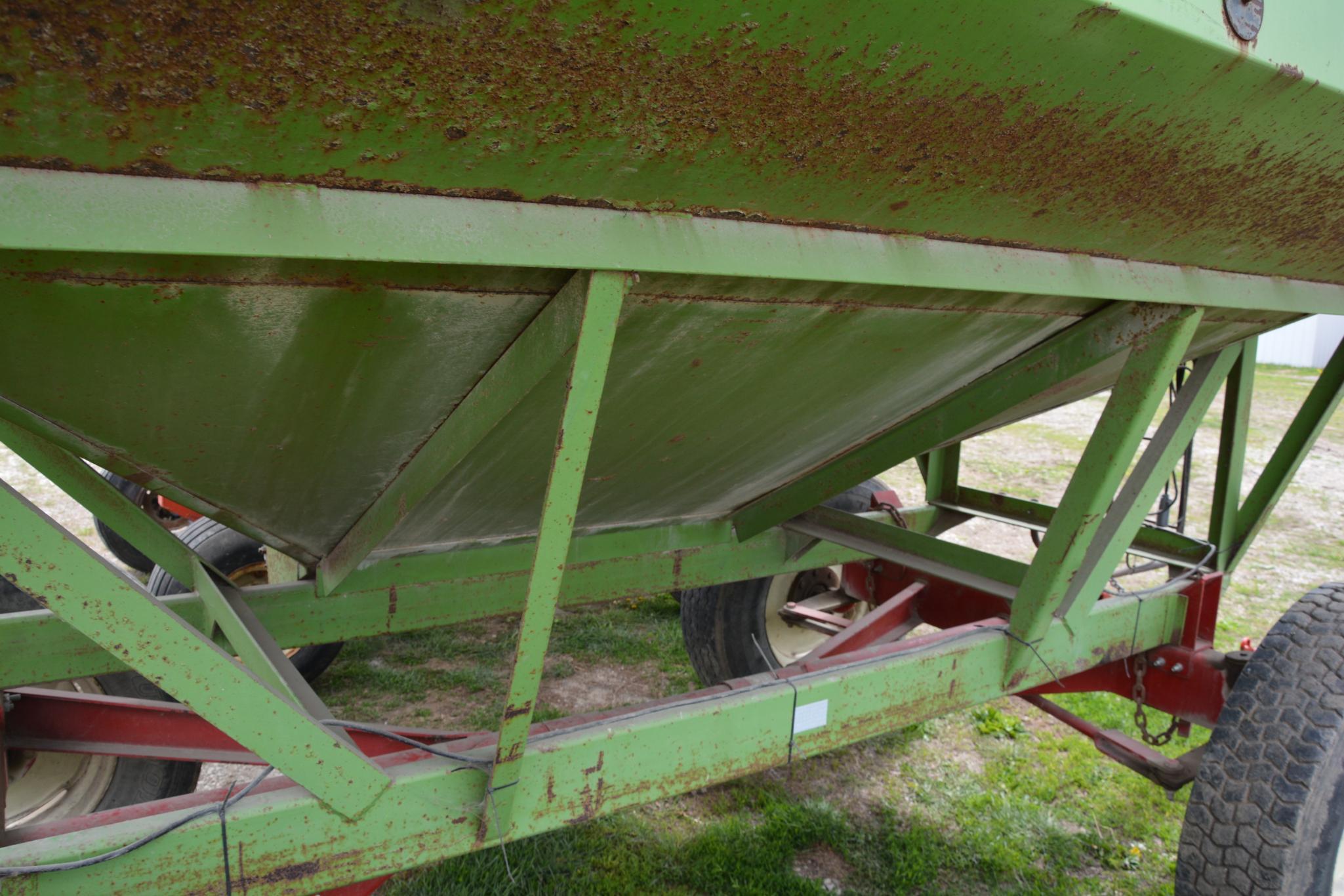 Parker 2600 gravity wagon