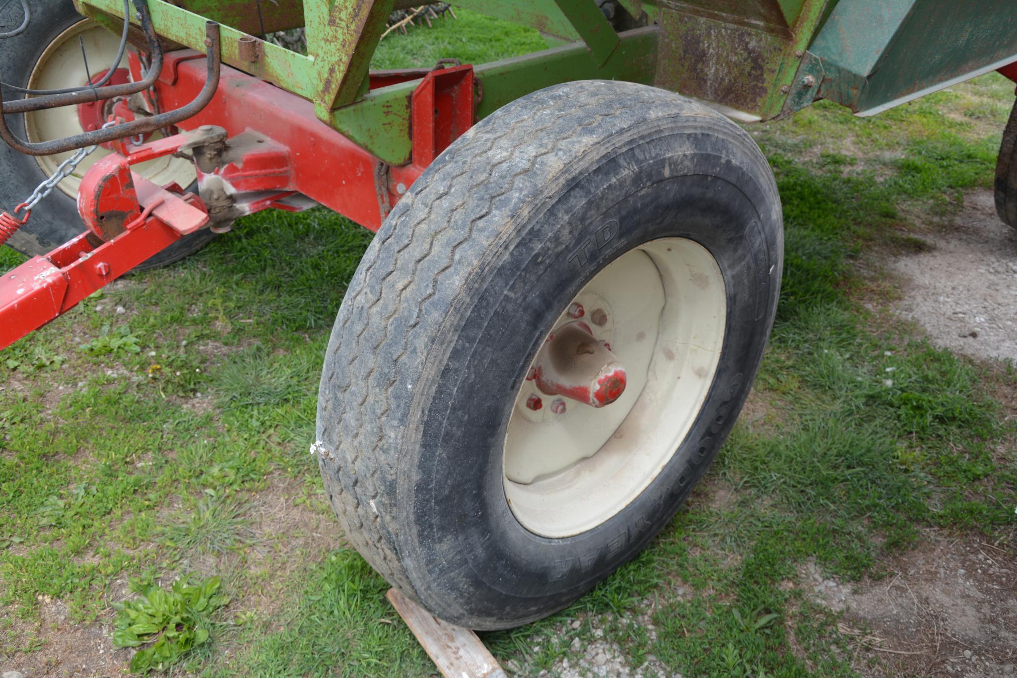 Parker 2600 gravity wagon