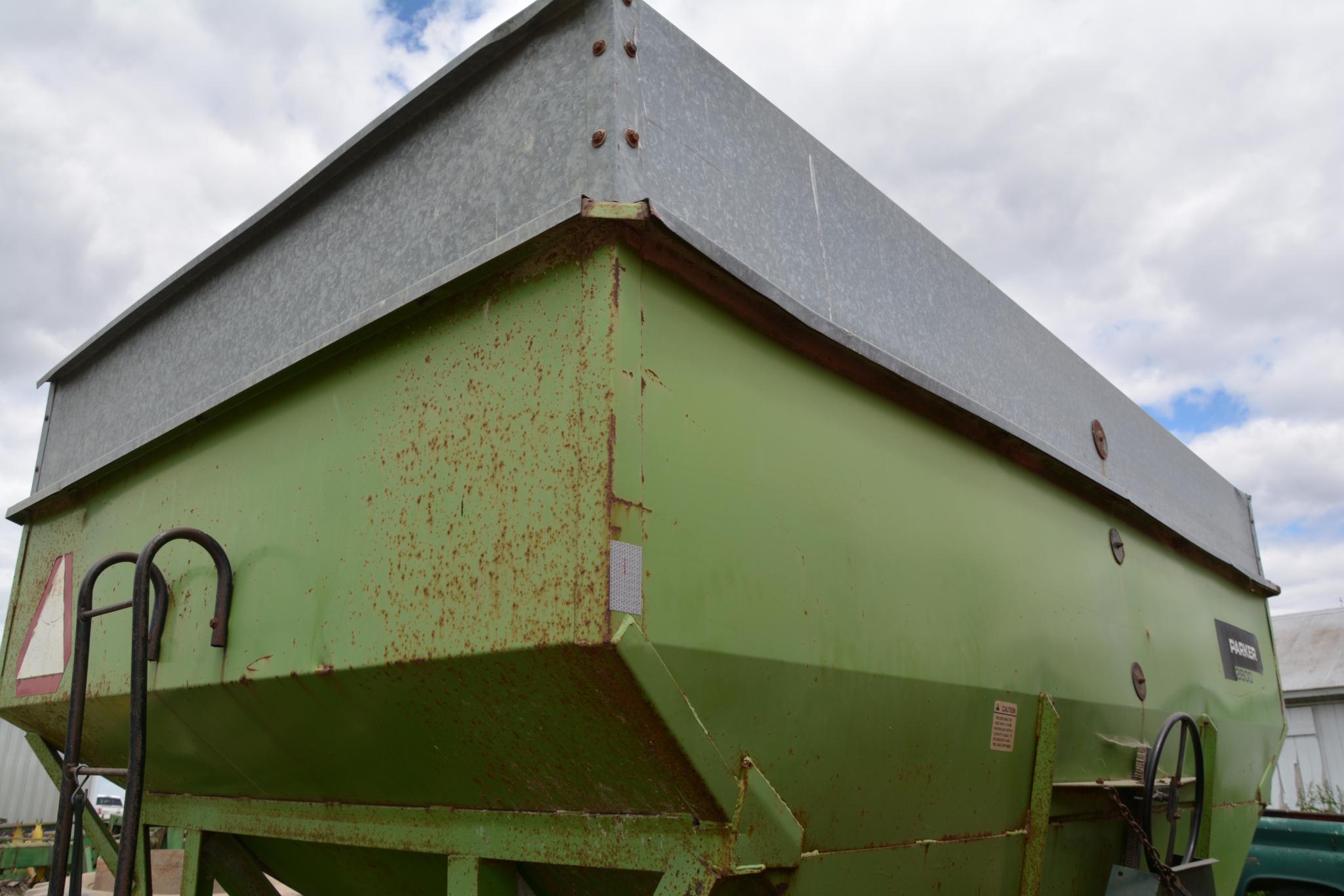 Parker 2600 gravity wagon