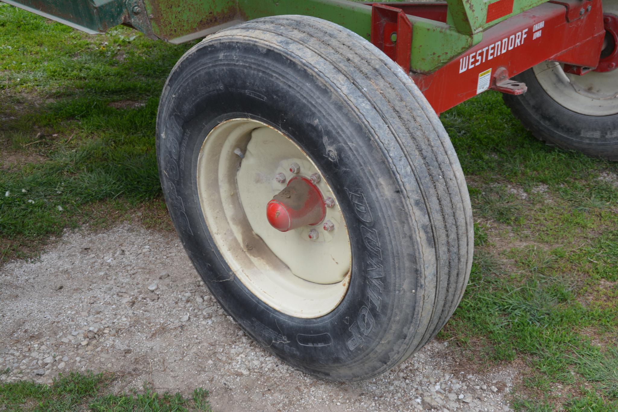 Parker 2600 gravity wagon