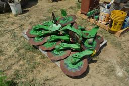(16) John Deere no-till coulters off JD 7200 planter
