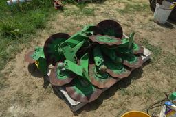 (16) John Deere no-till coulters off JD 7200 planter