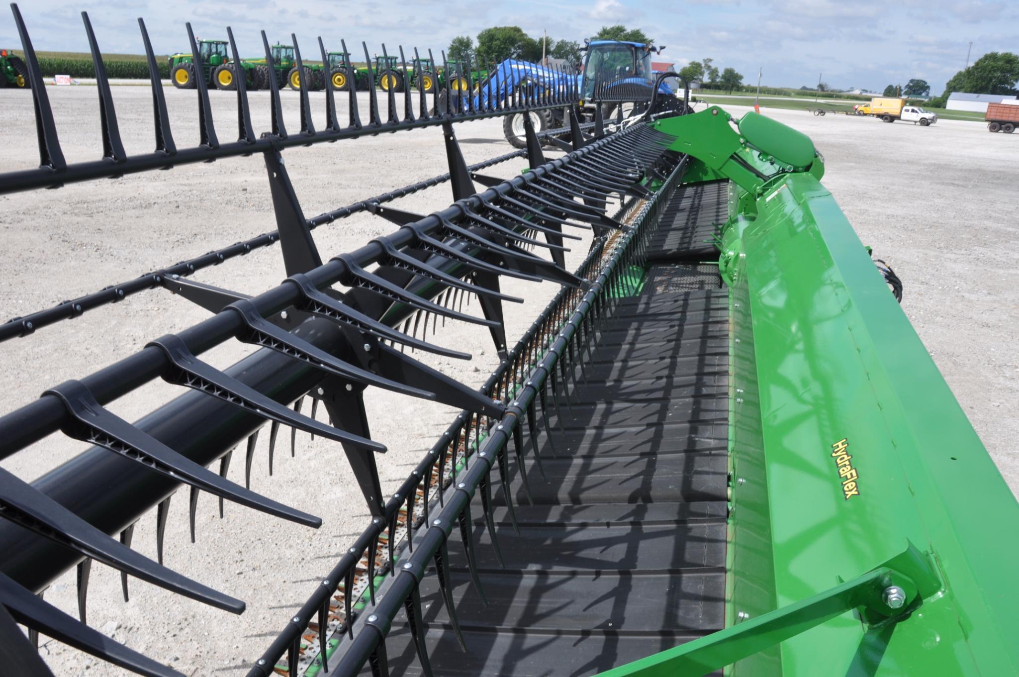 2018 John Deere 640FD 40' flex draper head