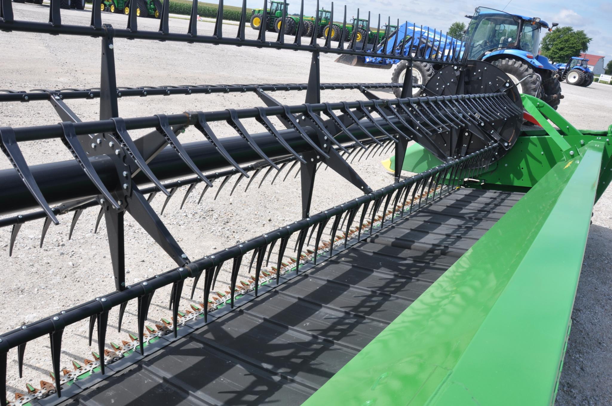 2018 John Deere 640FD 40' flex draper head
