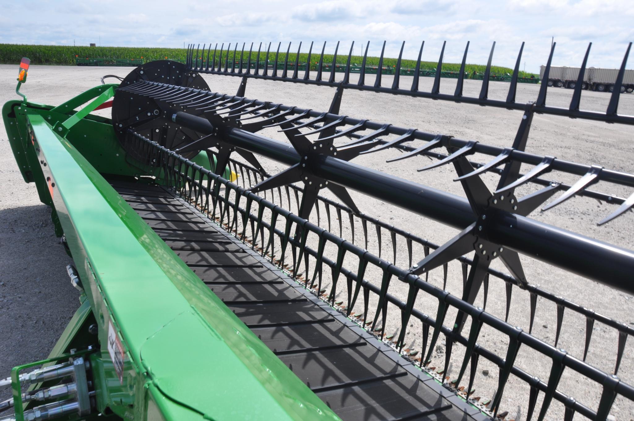 2018 John Deere 640FD 40' flex draper head
