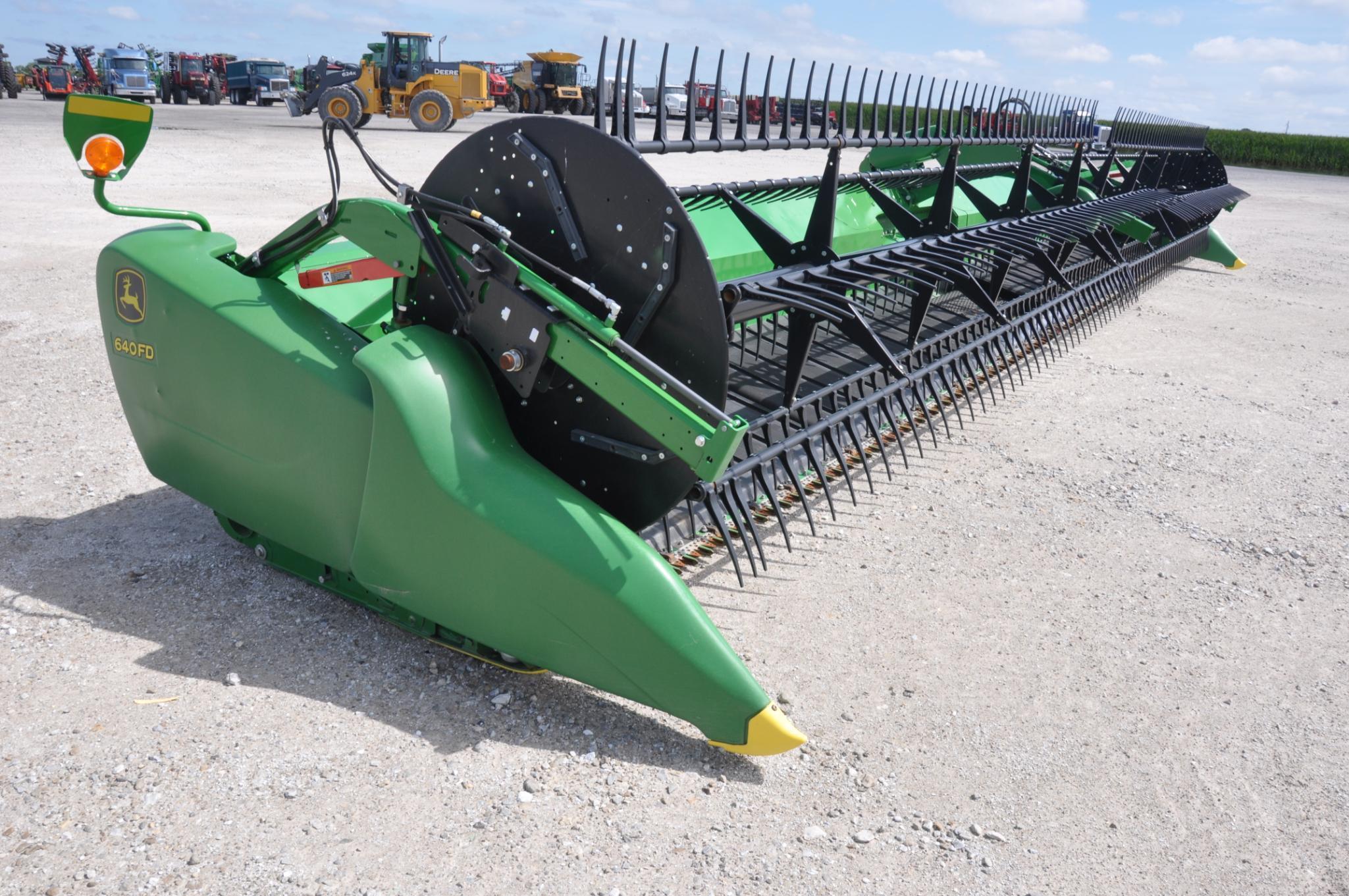 2018 John Deere 640FD 40' flex draper head