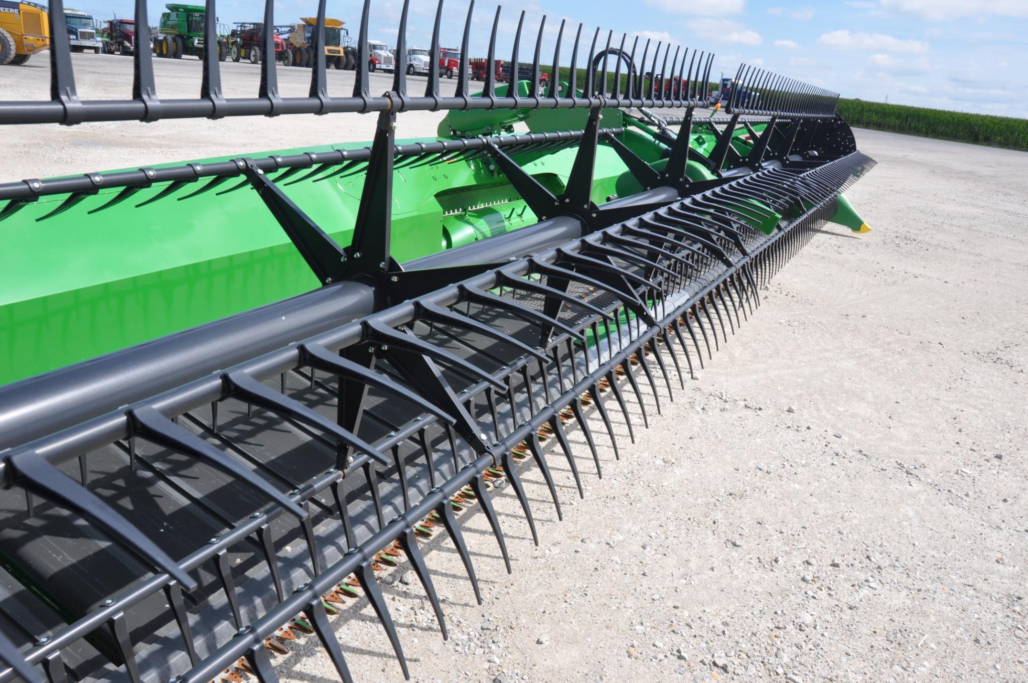 2018 John Deere 640FD 40' flex draper head