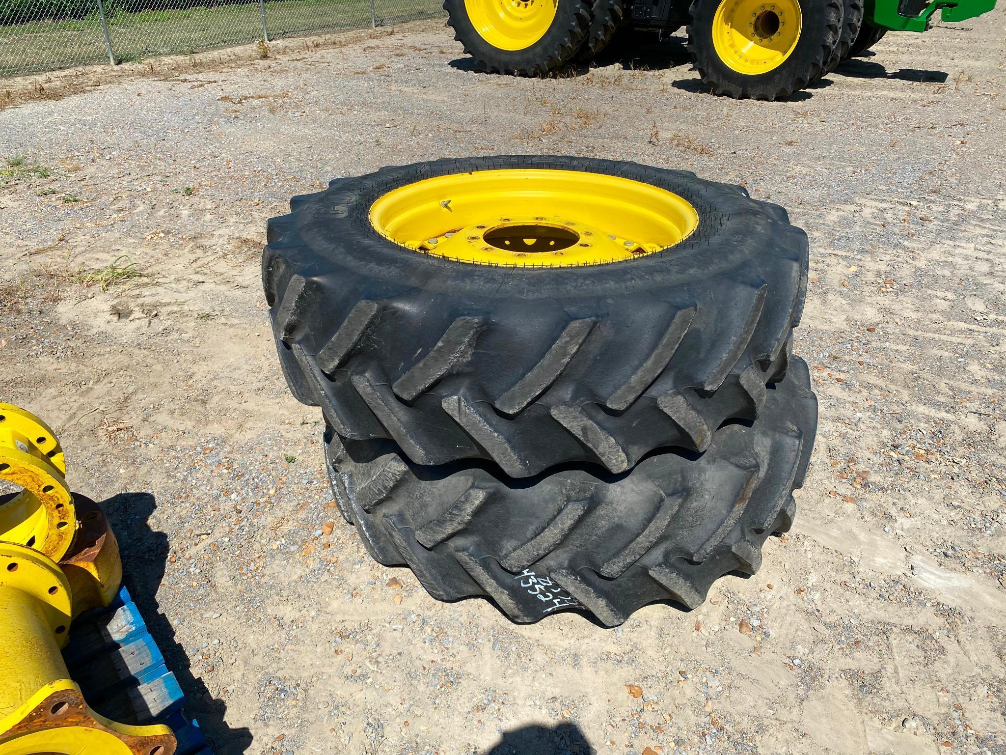 2011 John Deere 8335R MFWD tractor