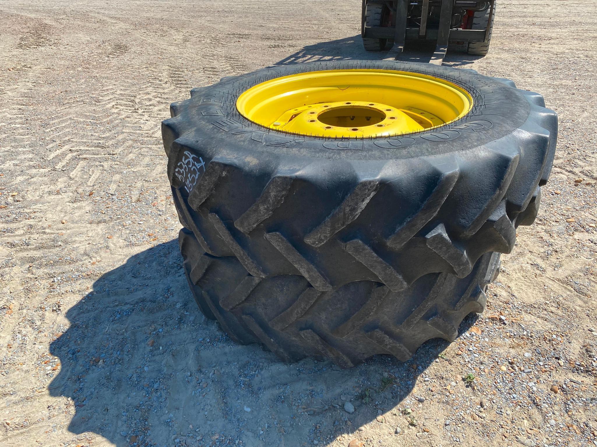 2011 John Deere 8335R MFWD tractor
