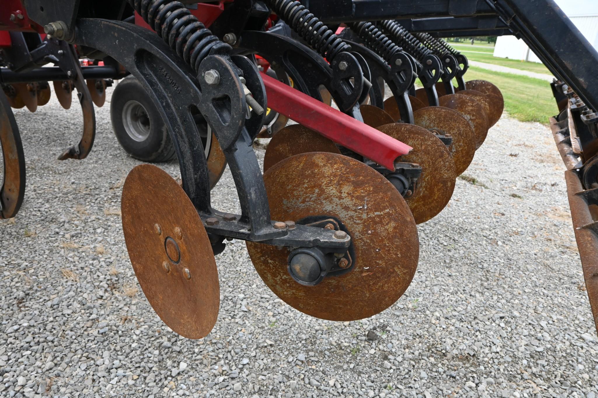 2011 Case-IH 870 11-shank disc-ripper
