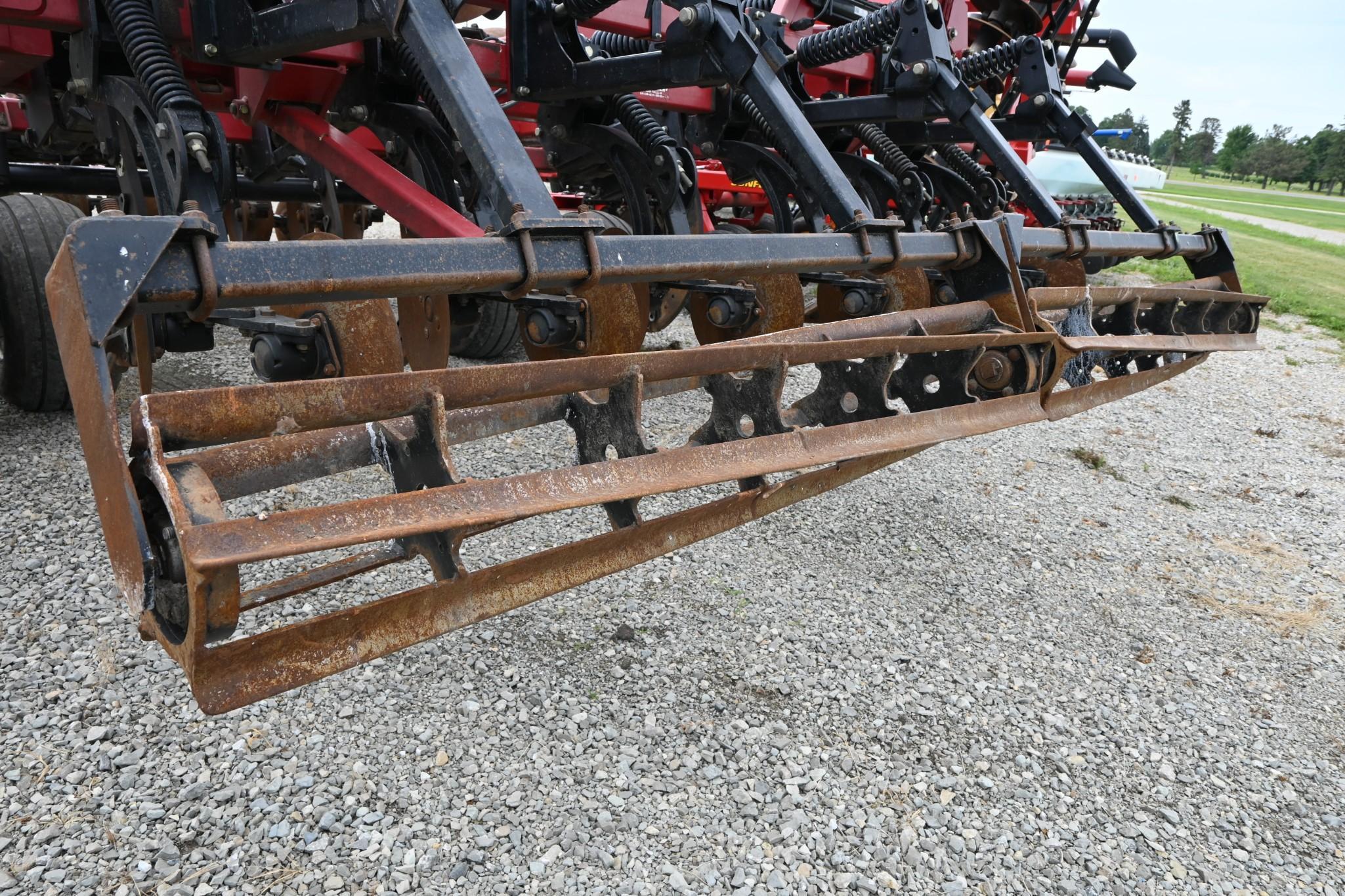 2011 Case-IH 870 11-shank disc-ripper