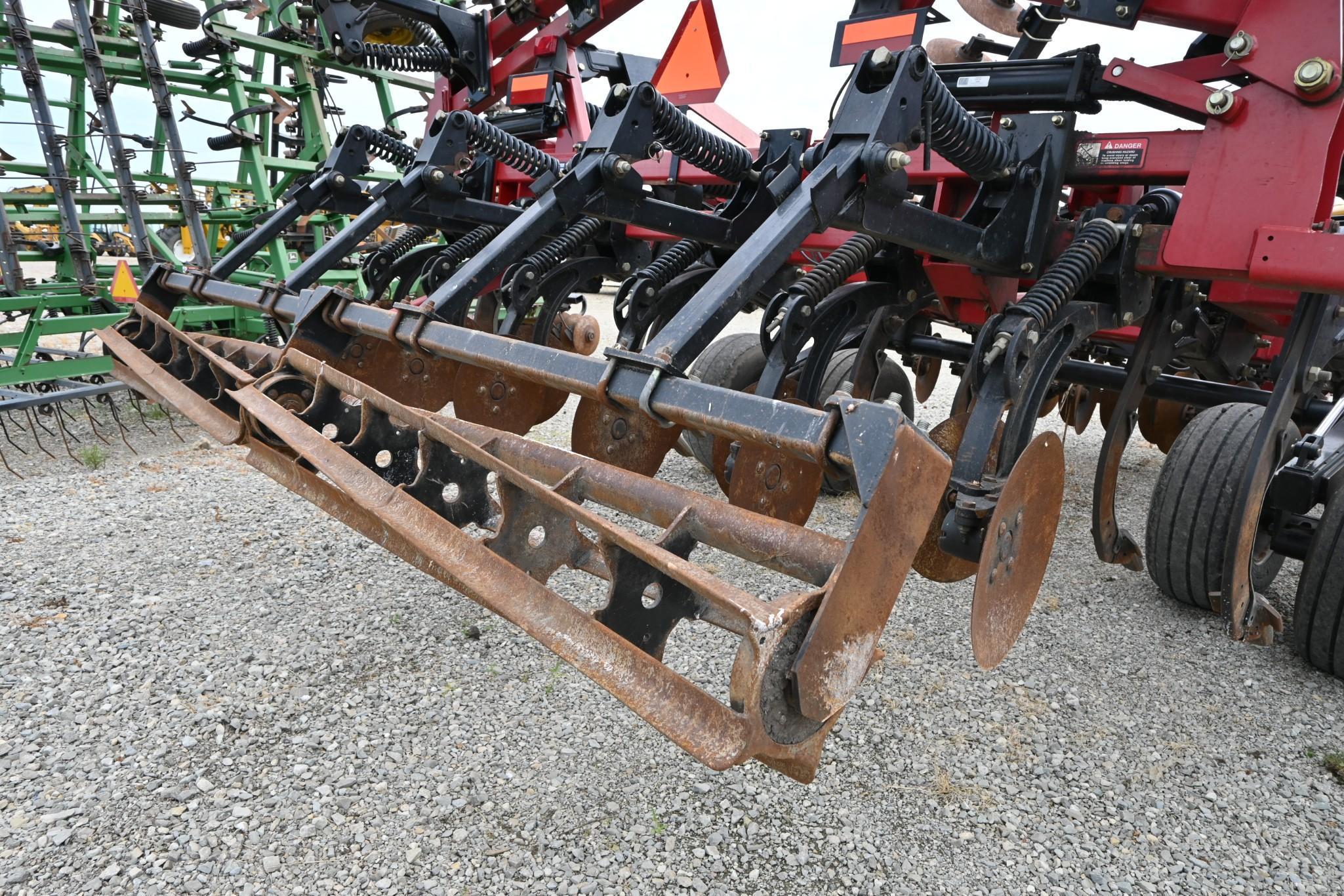 2011 Case-IH 870 11-shank disc-ripper