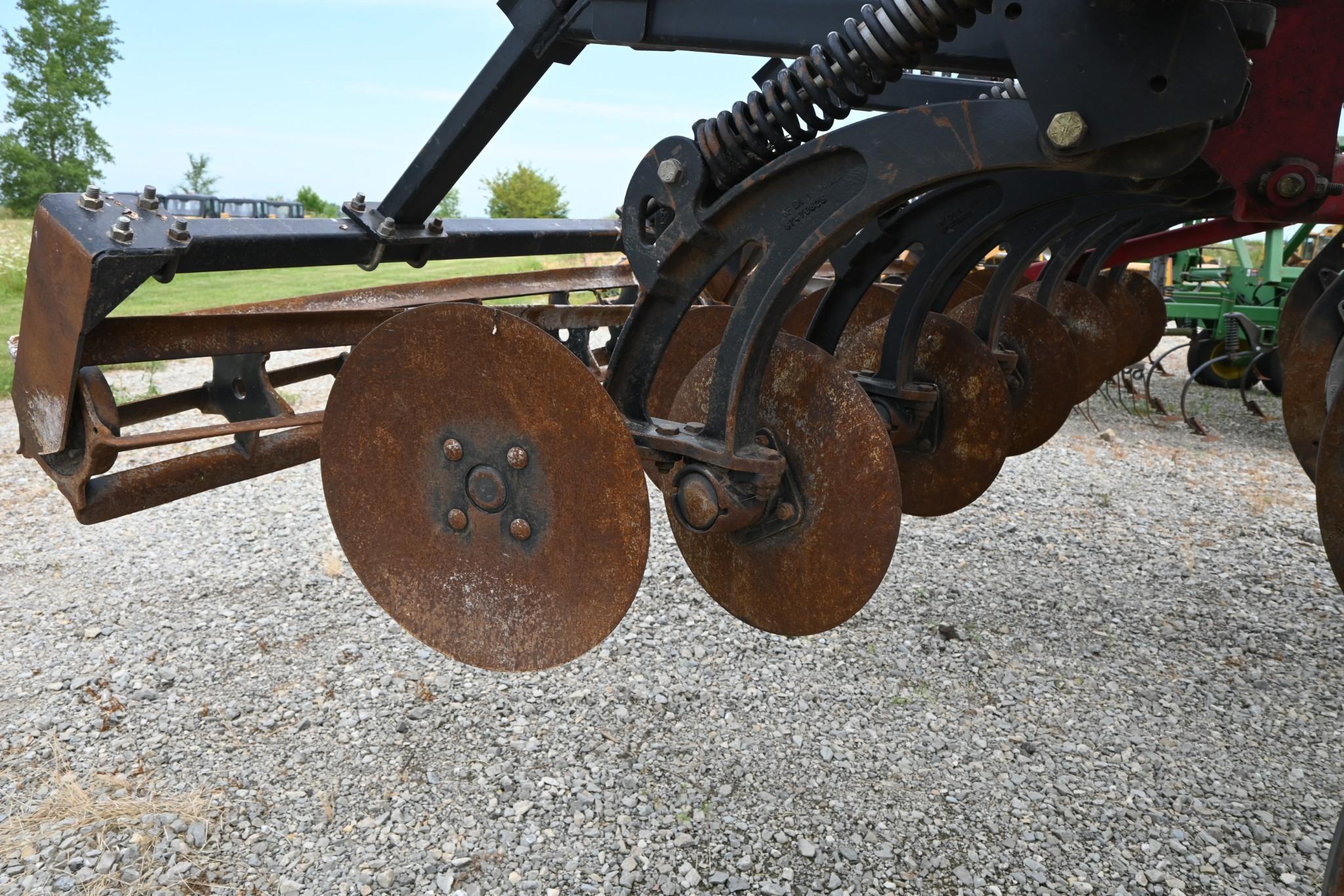 2011 Case-IH 870 11-shank disc-ripper