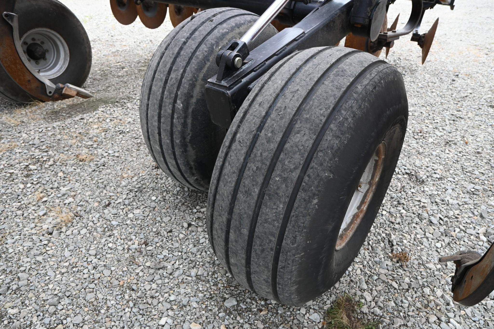 2011 Case-IH 870 11-shank disc-ripper