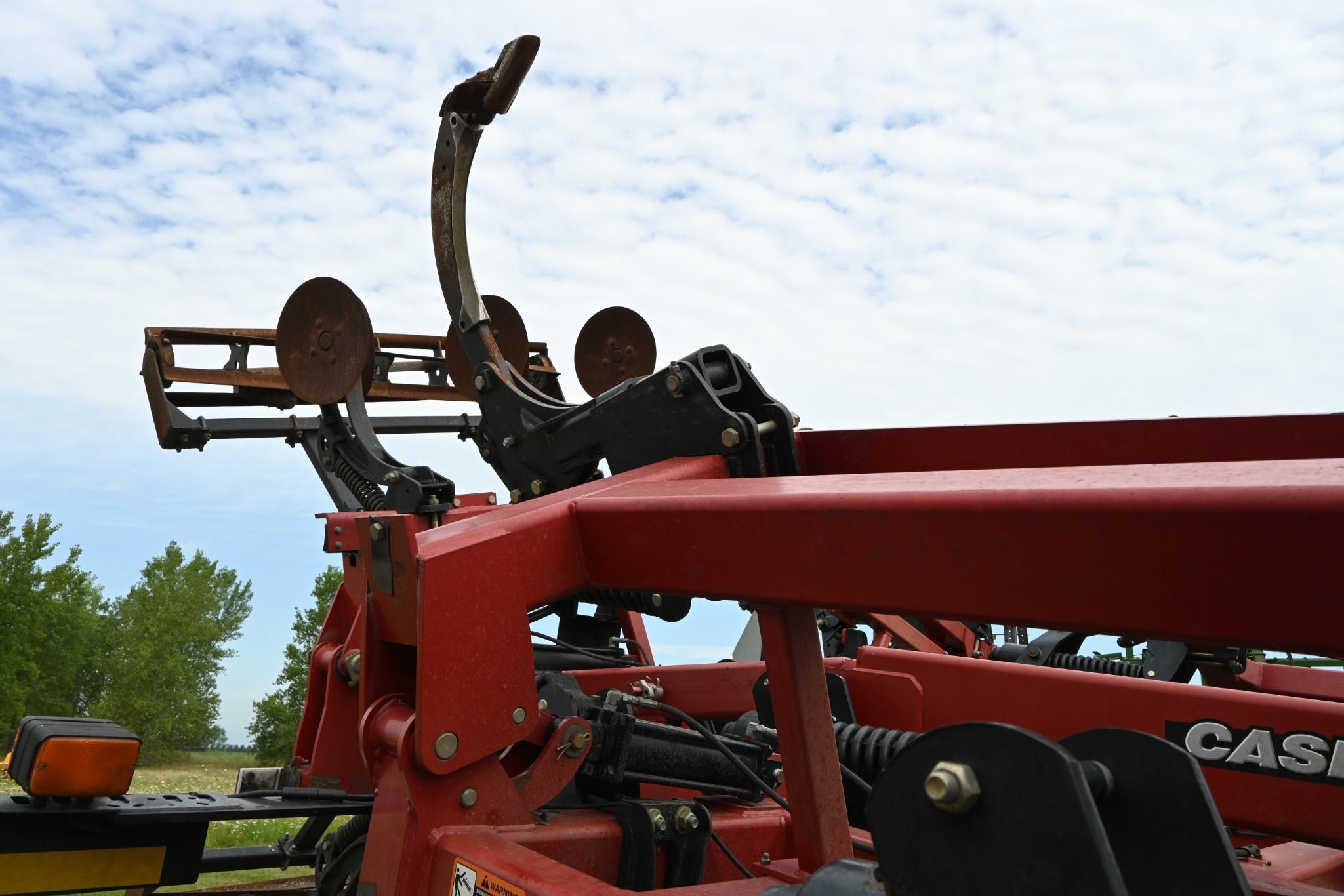 2011 Case-IH 870 11-shank disc-ripper