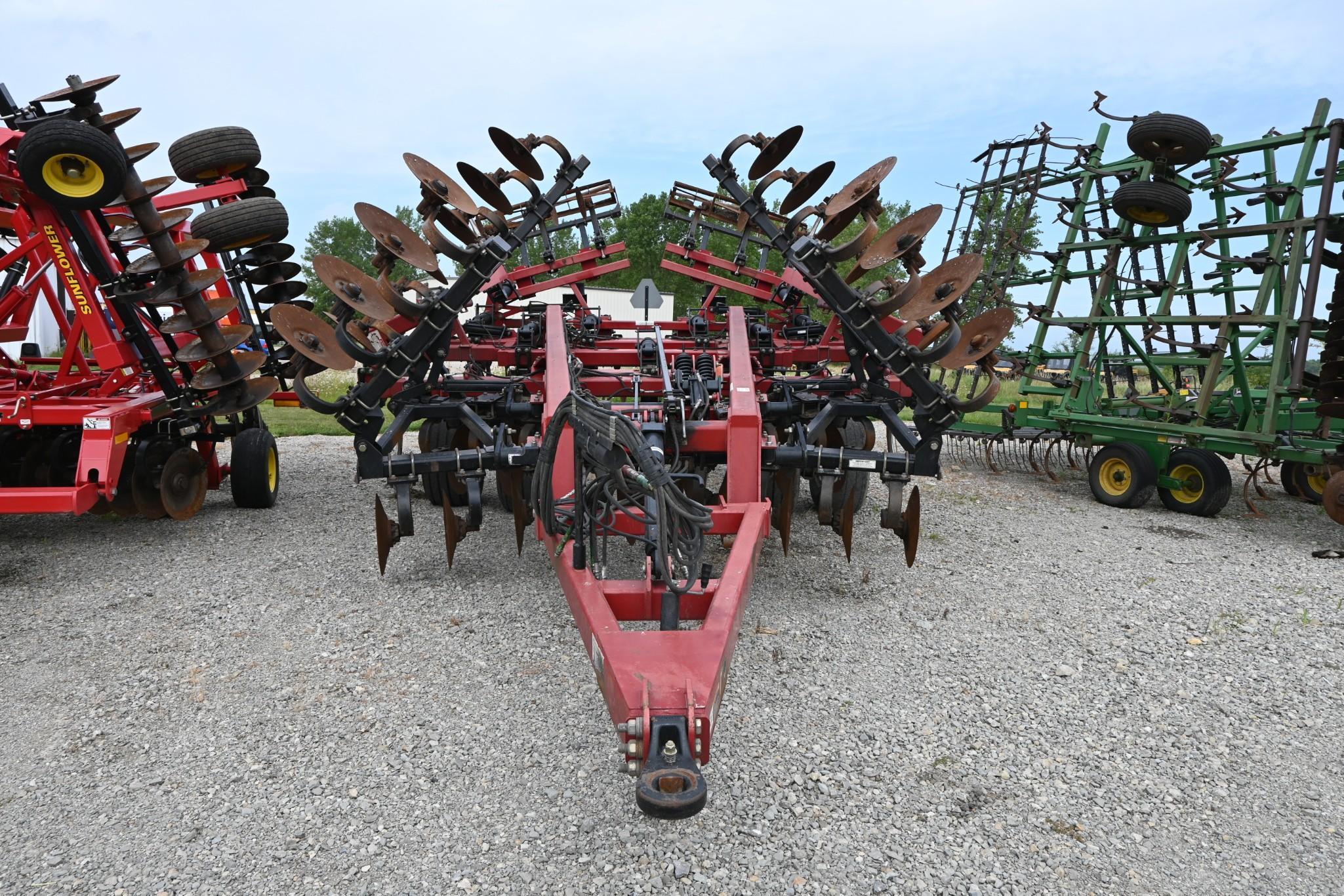 2011 Case-IH 870 11-shank disc-ripper