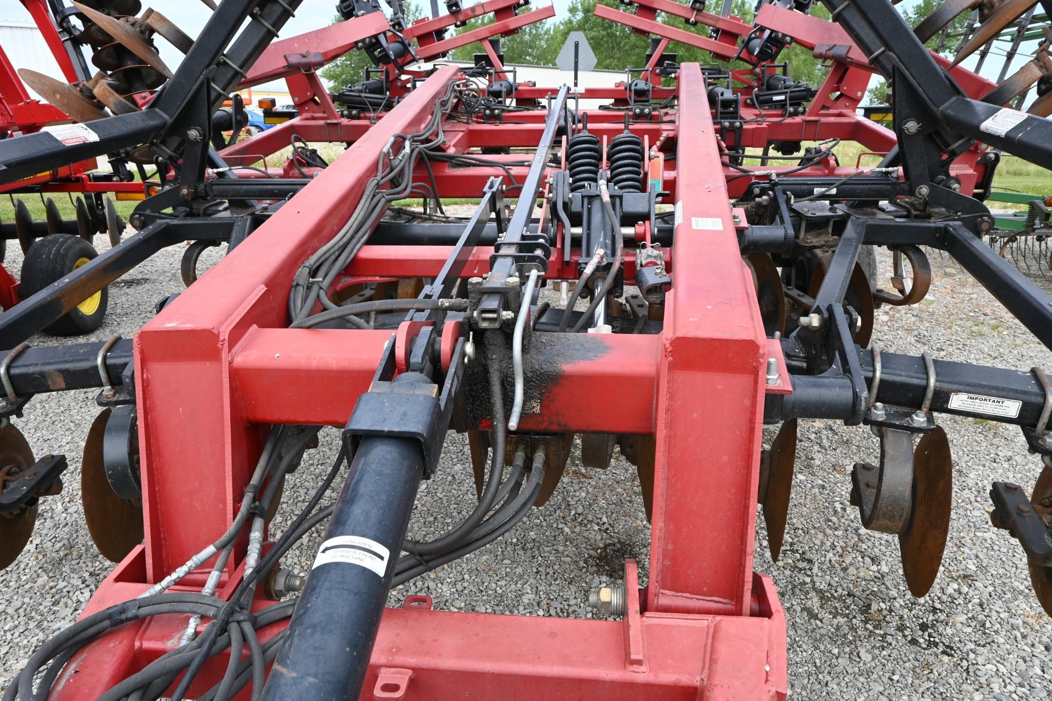 2011 Case-IH 870 11-shank disc-ripper