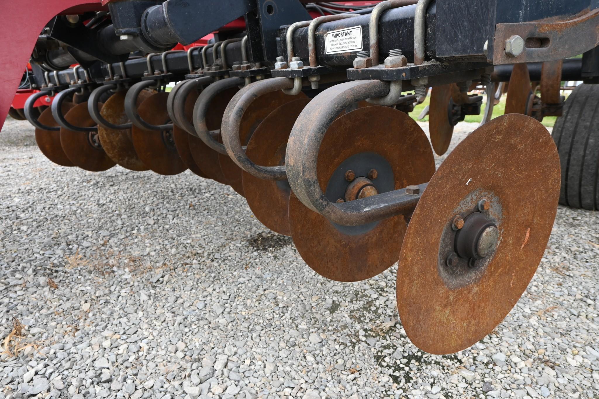 2011 Case-IH 870 11-shank disc-ripper