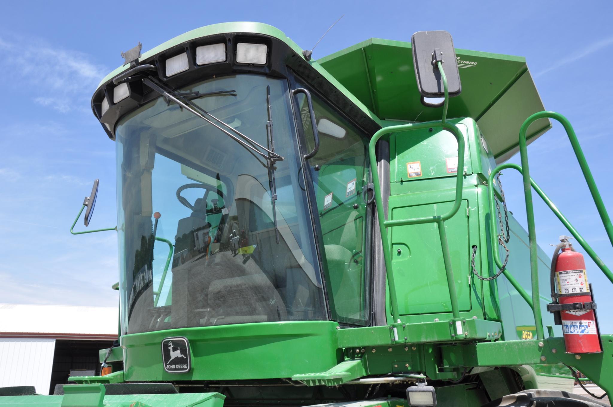 2001 John Deere 9550 4wd combine