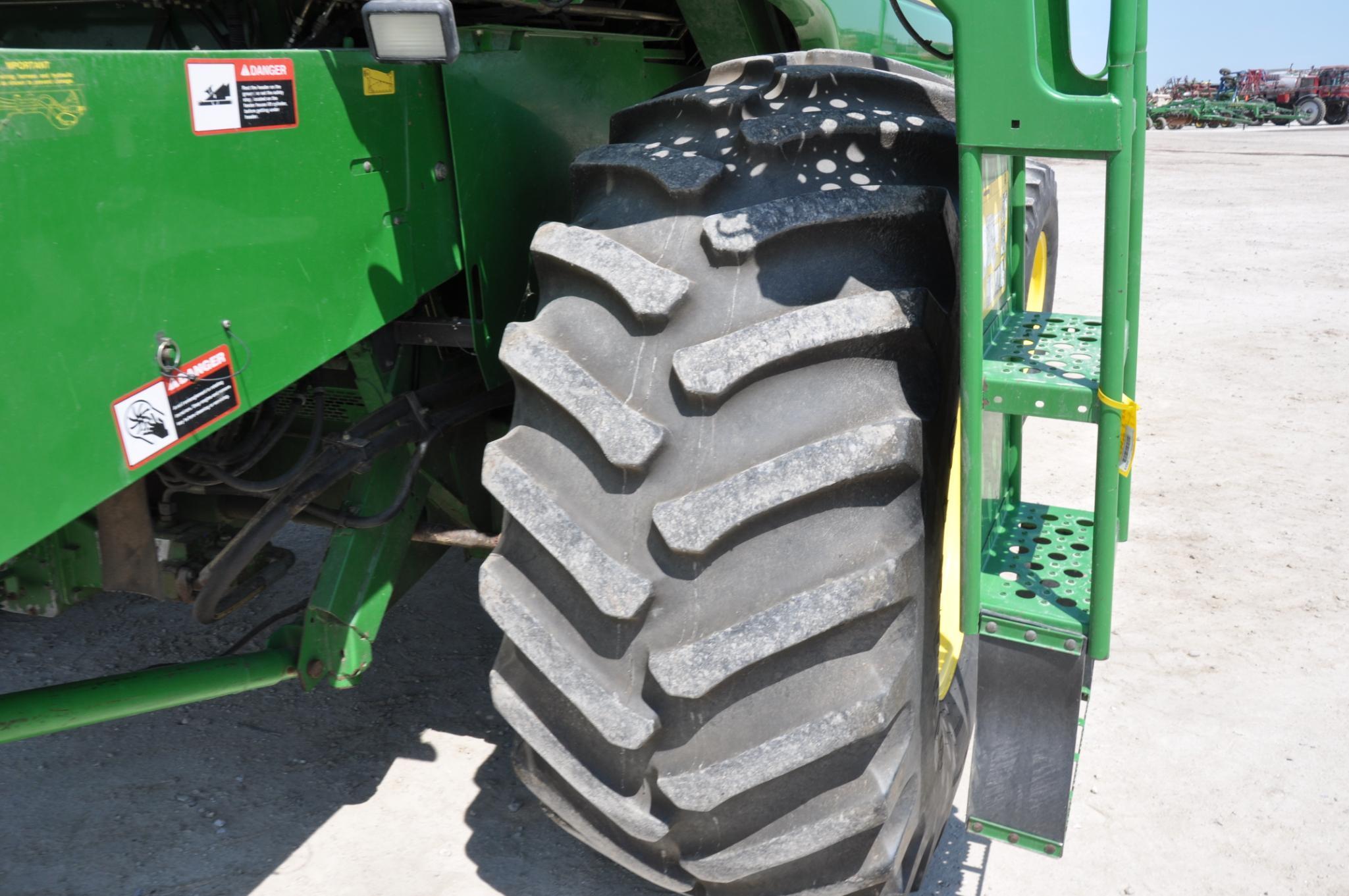 2001 John Deere 9550 4wd combine