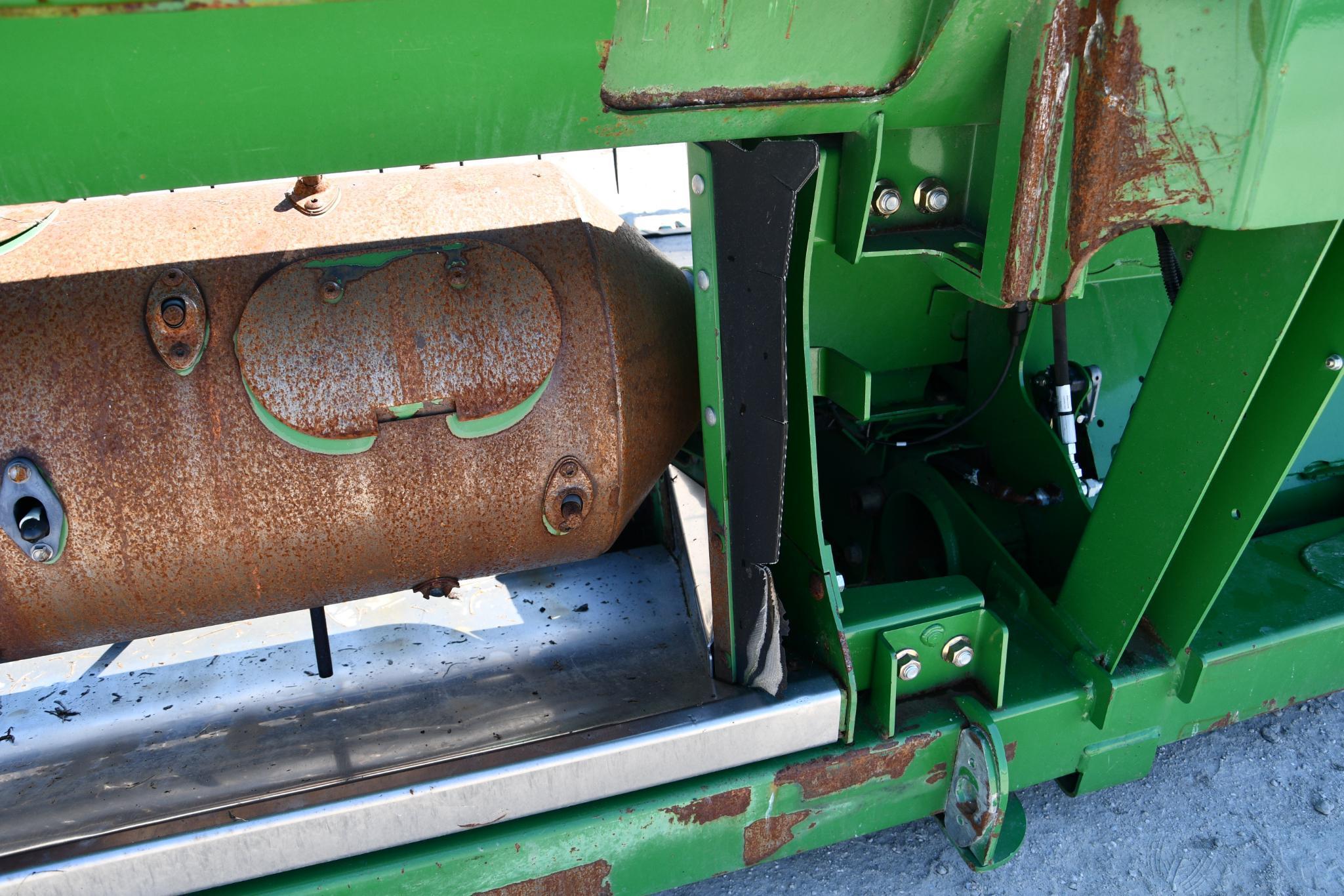 2013 John Deere 640FD 40' flex draper head