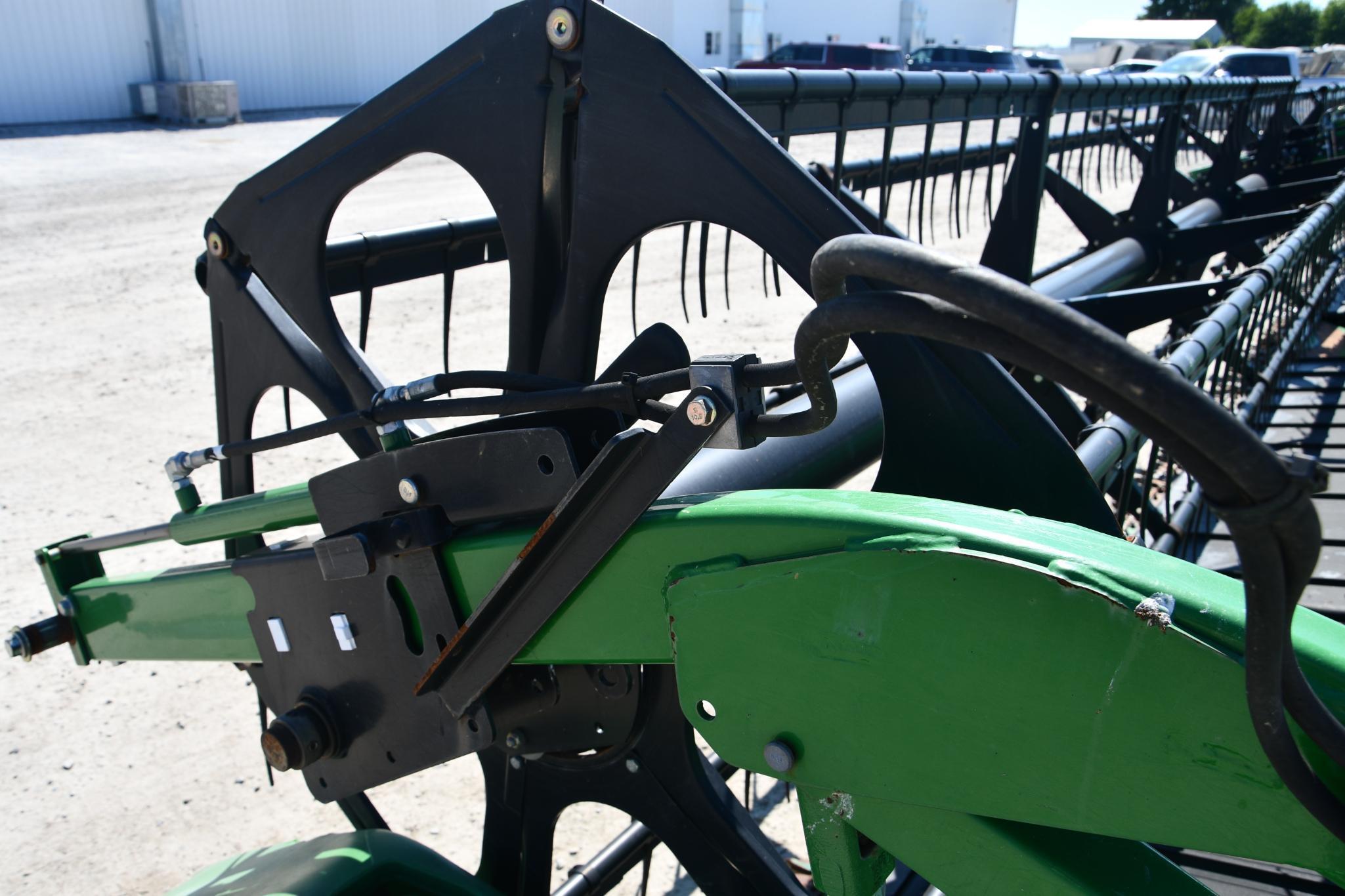 2013 John Deere 640FD 40' flex draper head