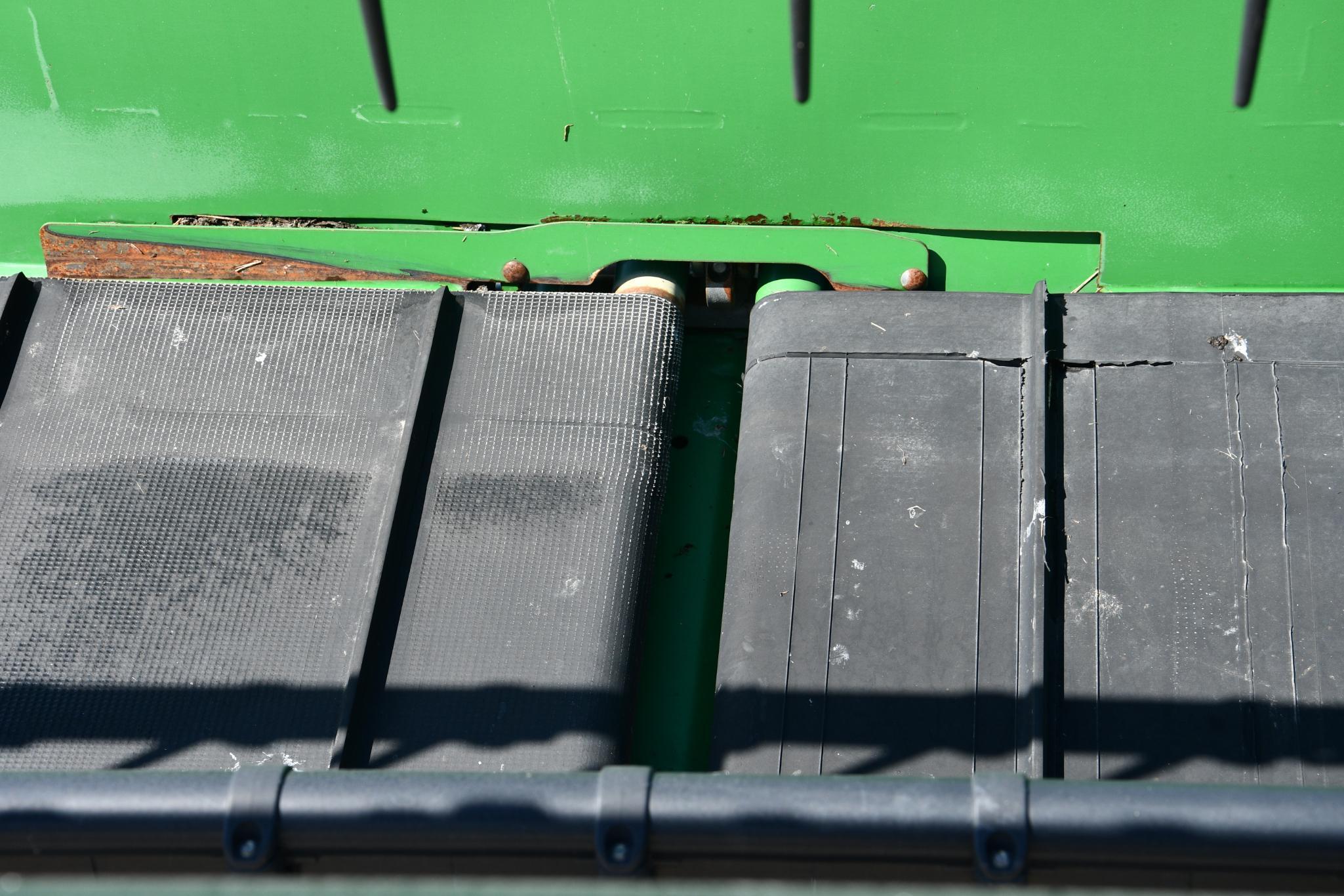 2013 John Deere 640FD 40' flex draper head