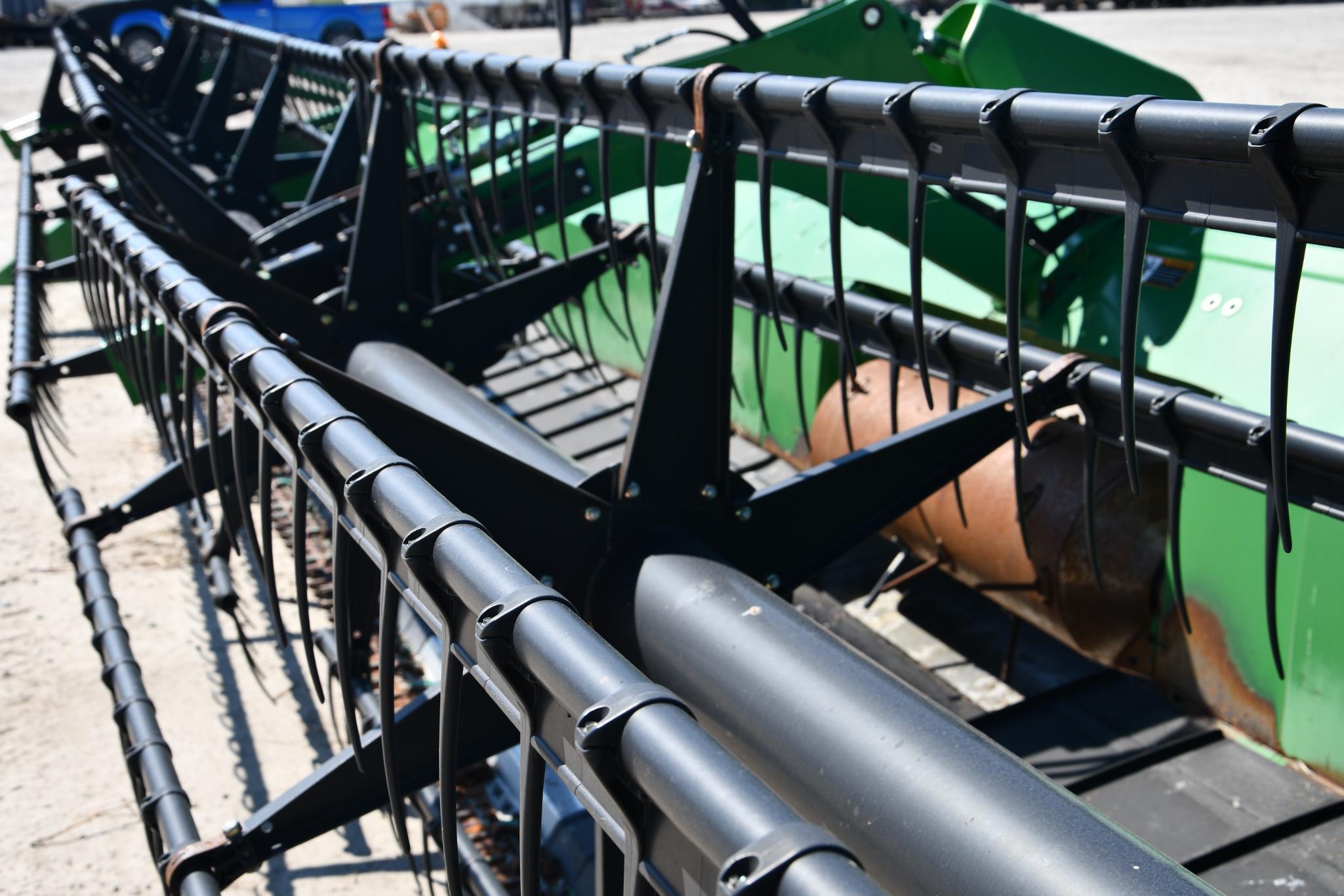 2013 John Deere 640FD 40' flex draper head