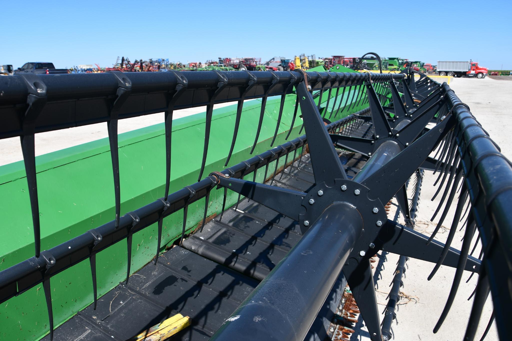 2013 John Deere 640FD 40' flex draper head