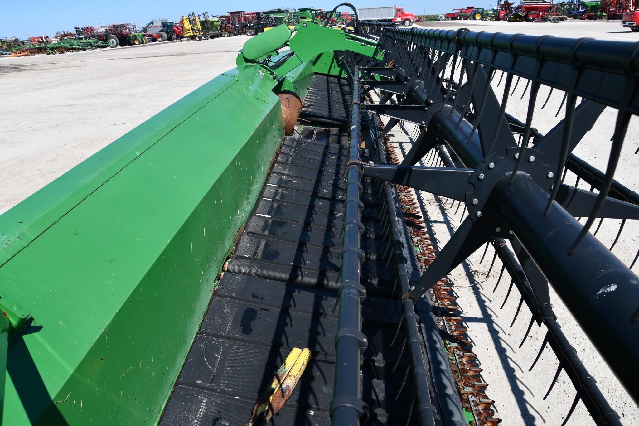 2013 John Deere 640FD 40' flex draper head