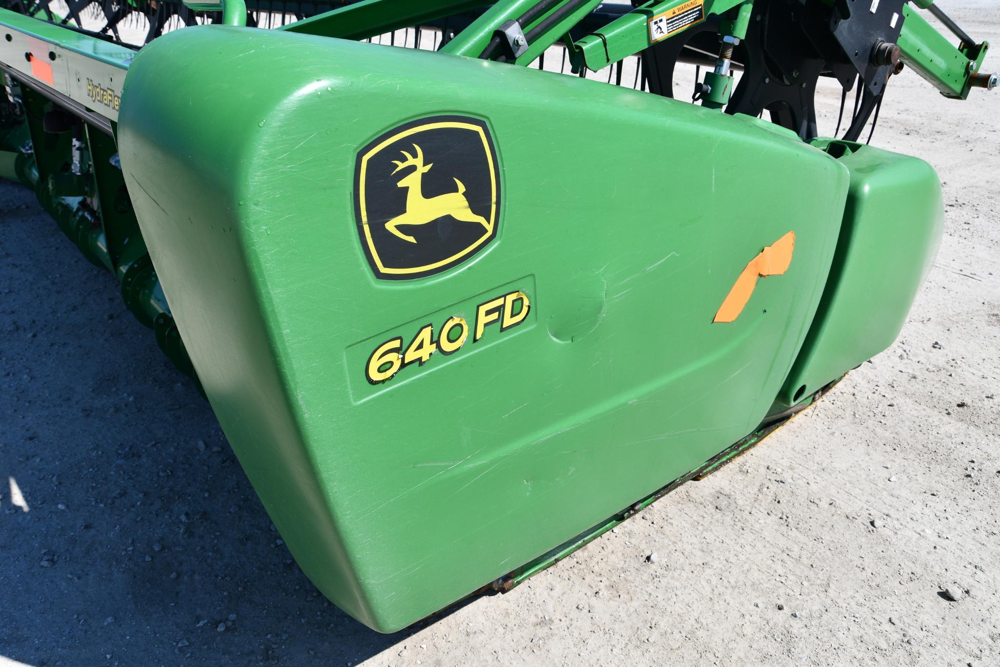 2013 John Deere 640FD 40' flex draper head