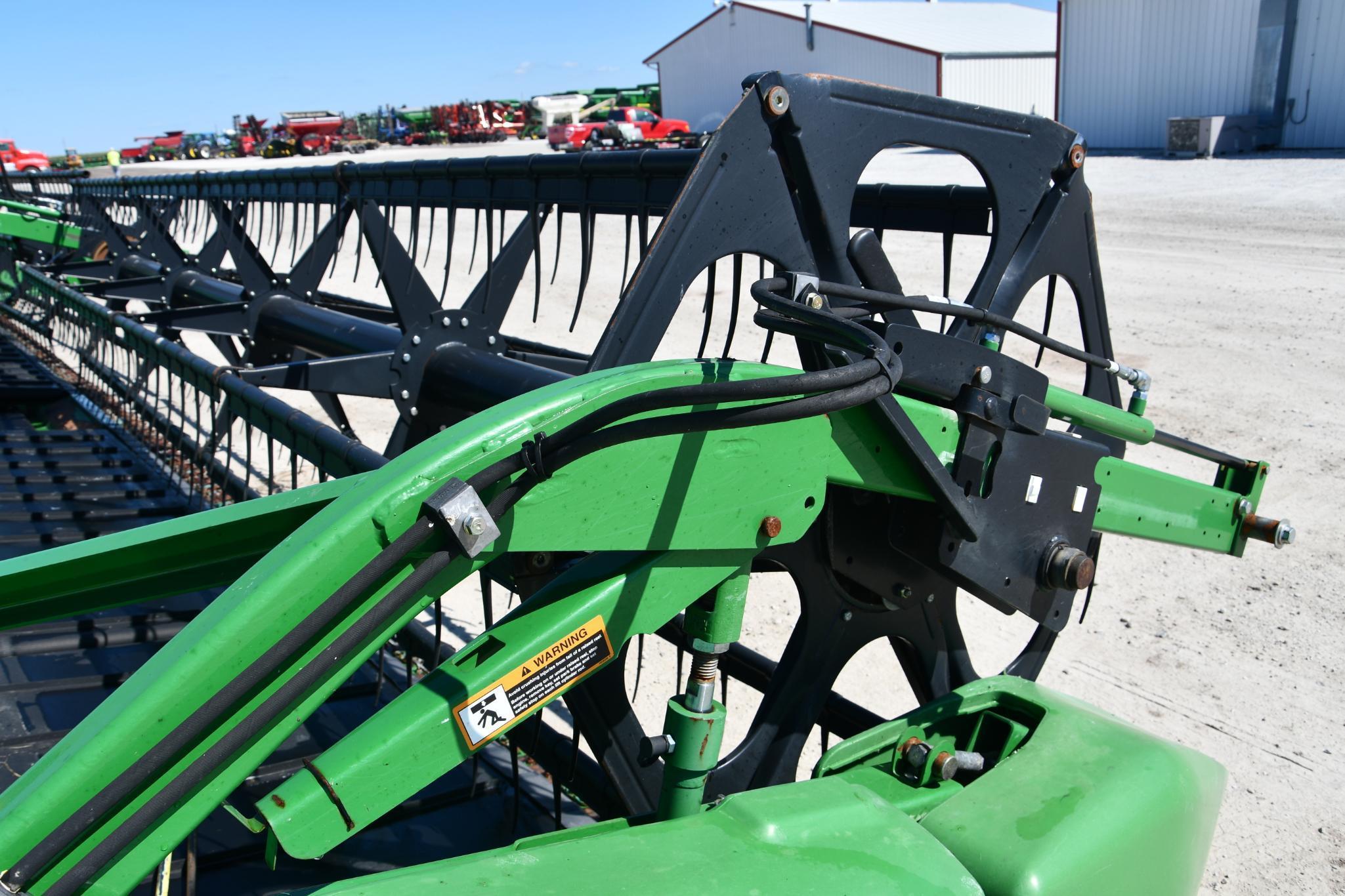 2013 John Deere 640FD 40' flex draper head