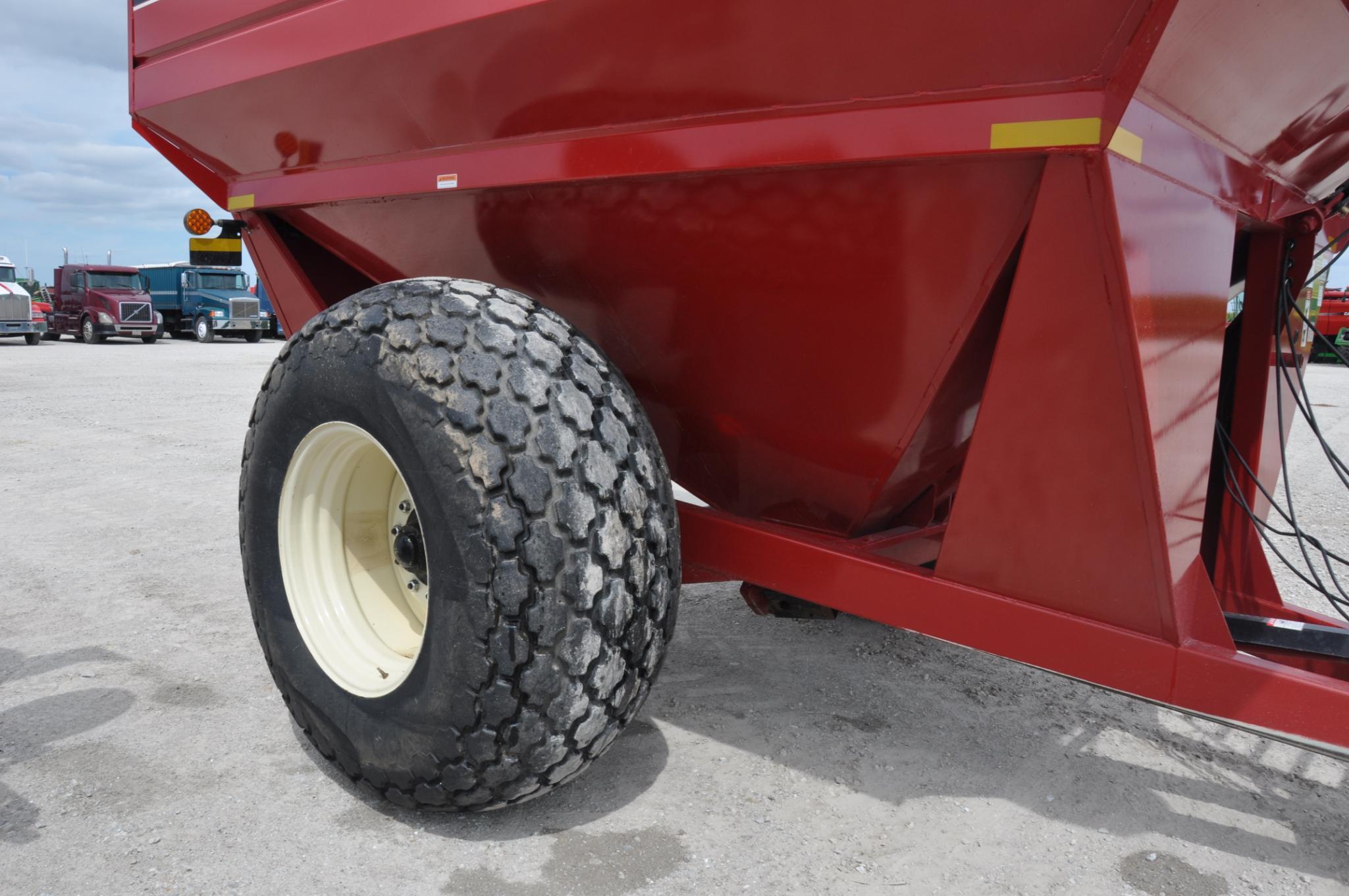 J&M 750 grain cart