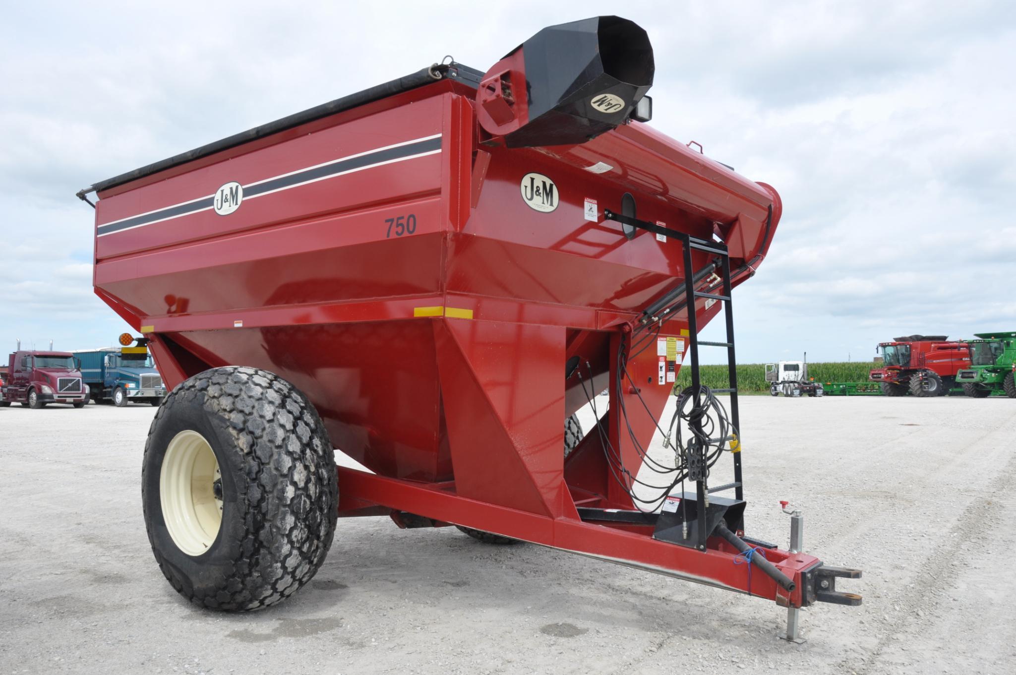 J&M 750 grain cart