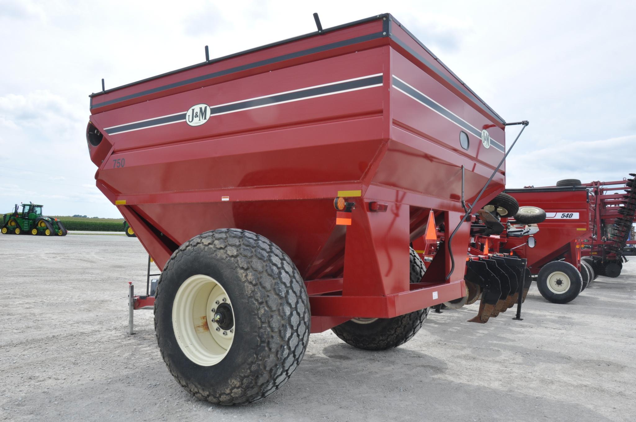 J&M 750 grain cart