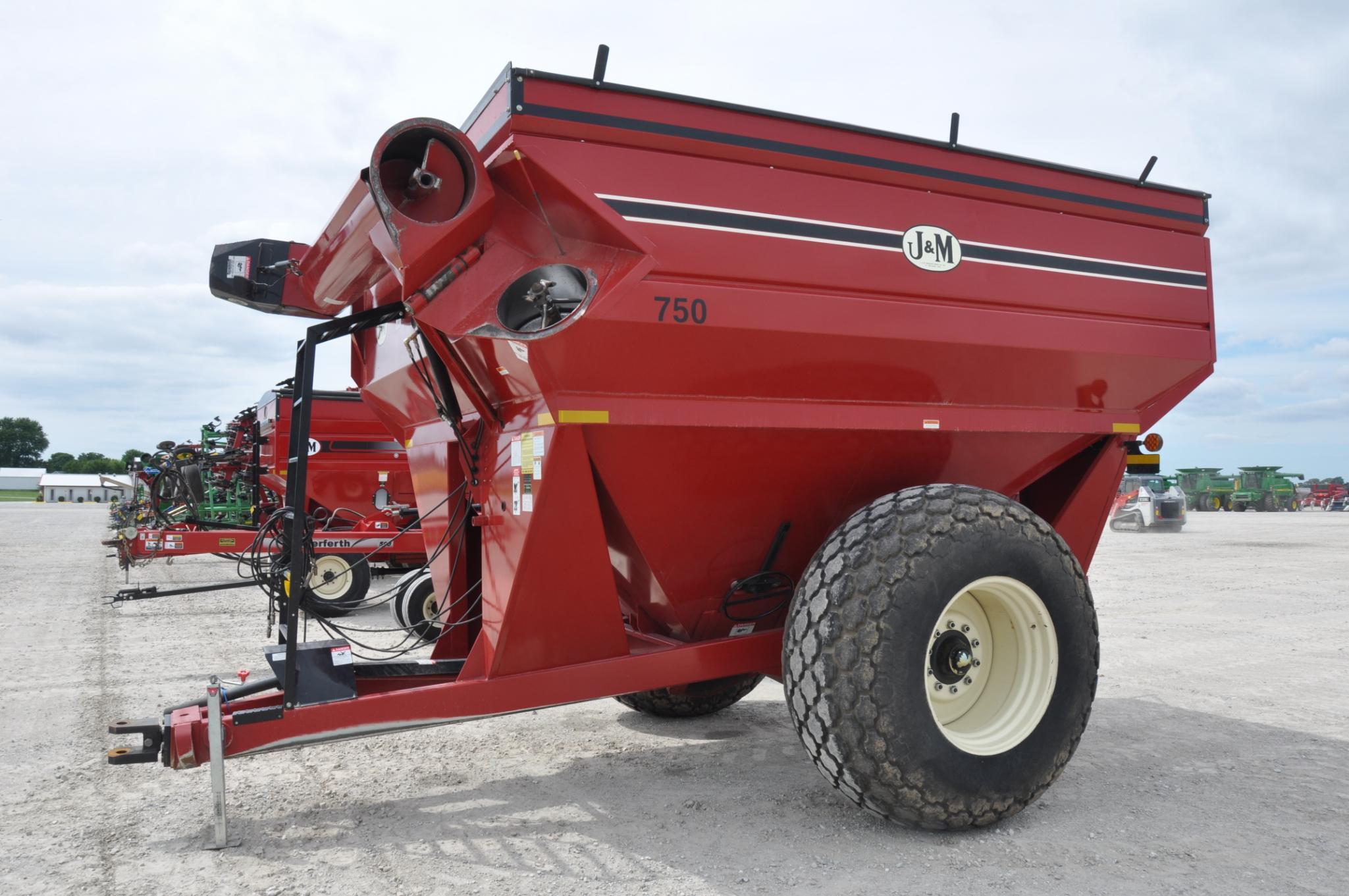 J&M 750 grain cart