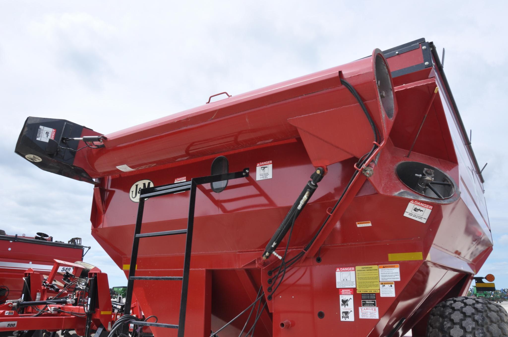 J&M 750 grain cart