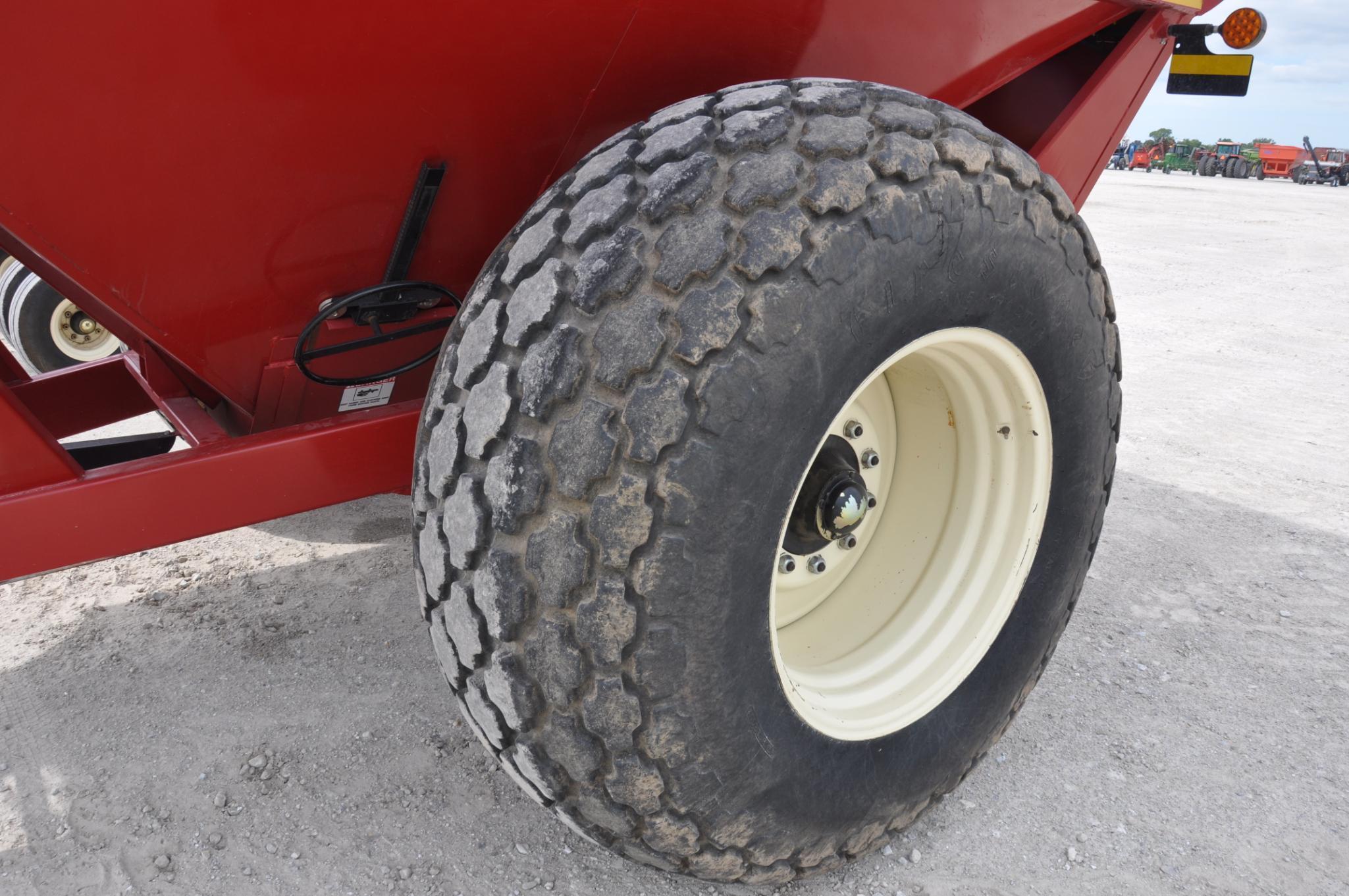 J&M 750 grain cart