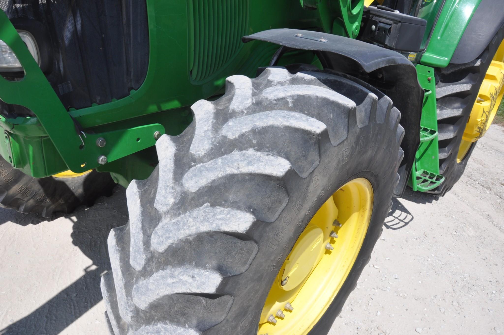 2003 John Deere 7520 MFWD tractor
