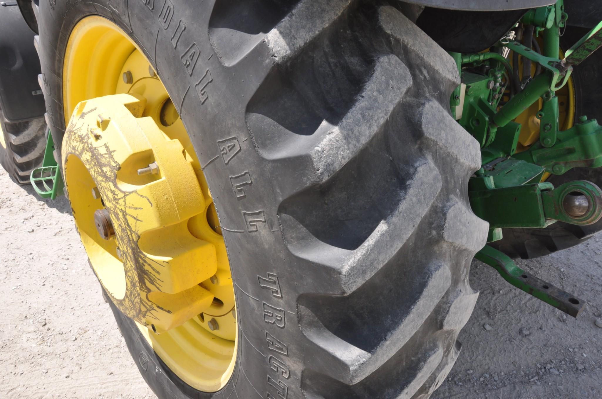 2003 John Deere 7520 MFWD tractor