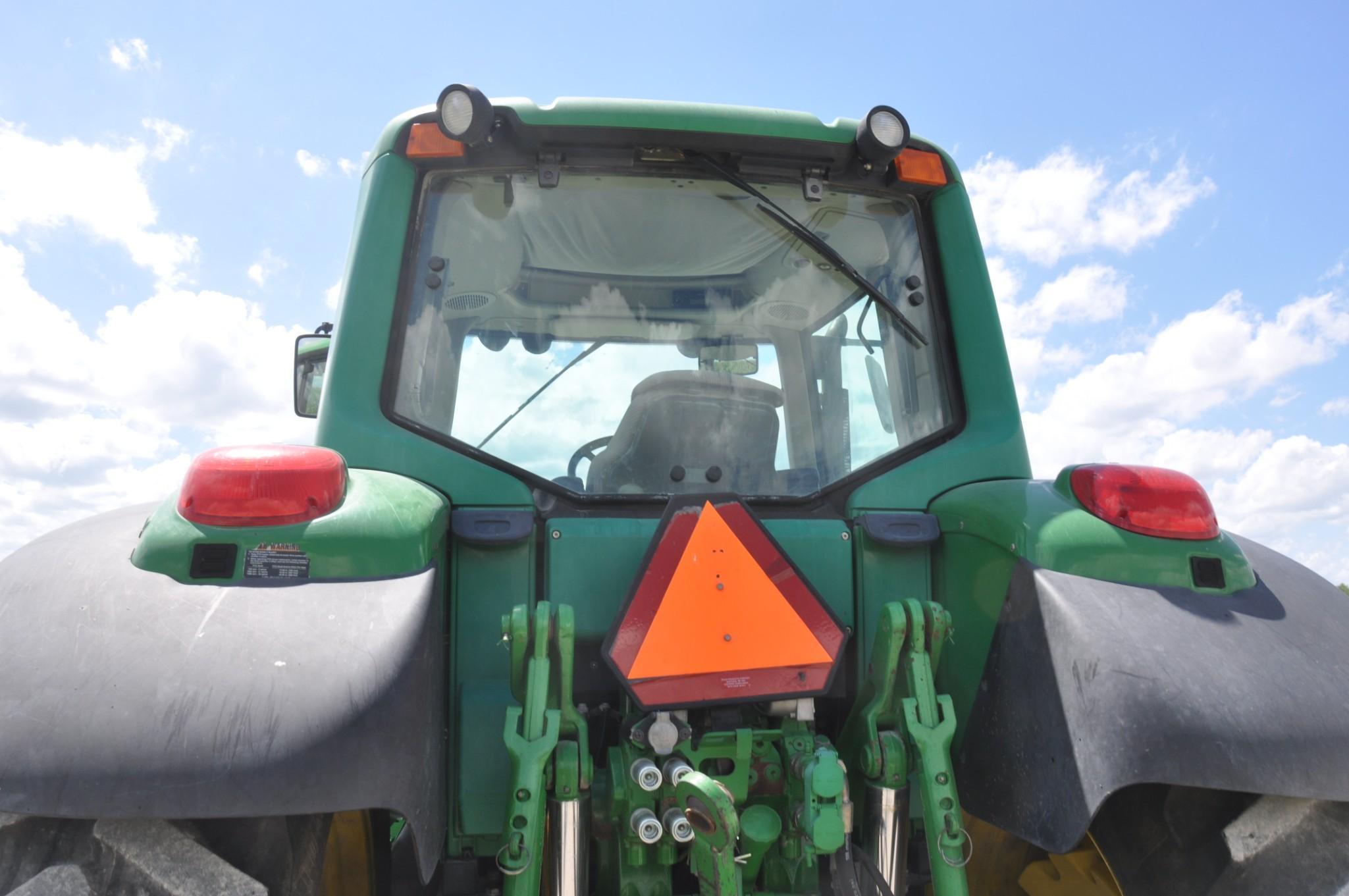2003 John Deere 7520 MFWD tractor