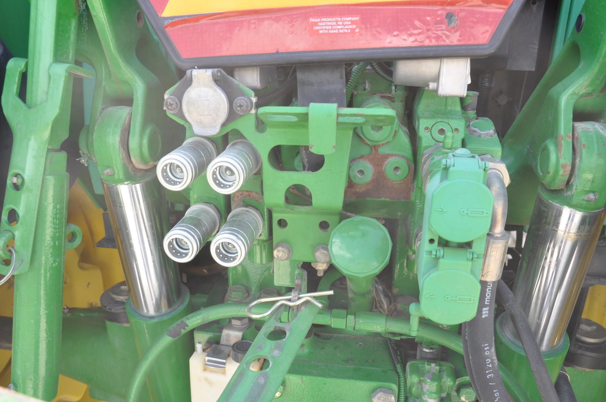 2003 John Deere 7520 MFWD tractor