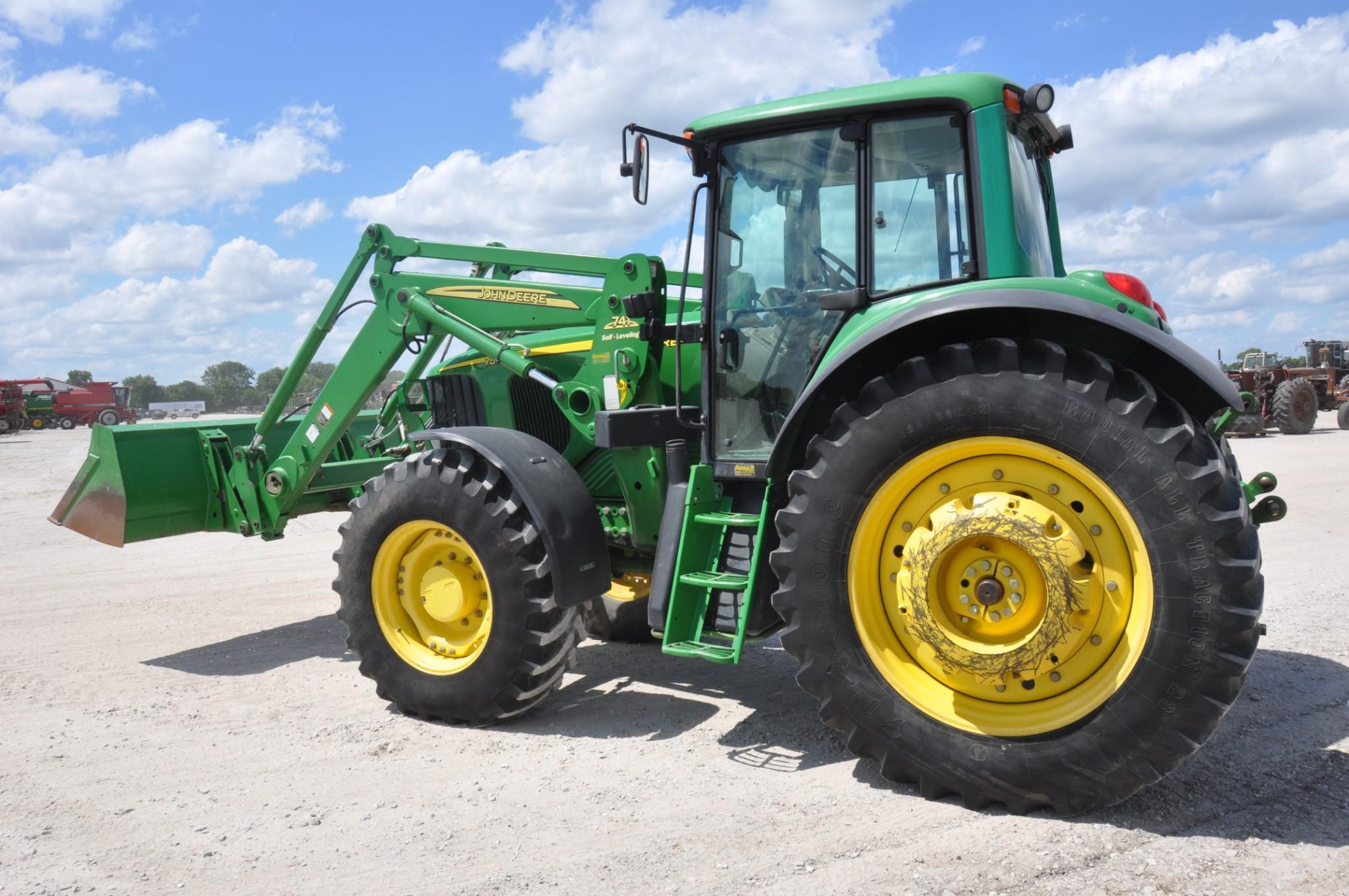 2003 John Deere 7520 MFWD tractor