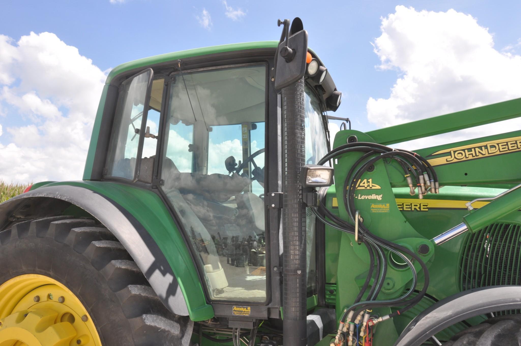 2003 John Deere 7520 MFWD tractor