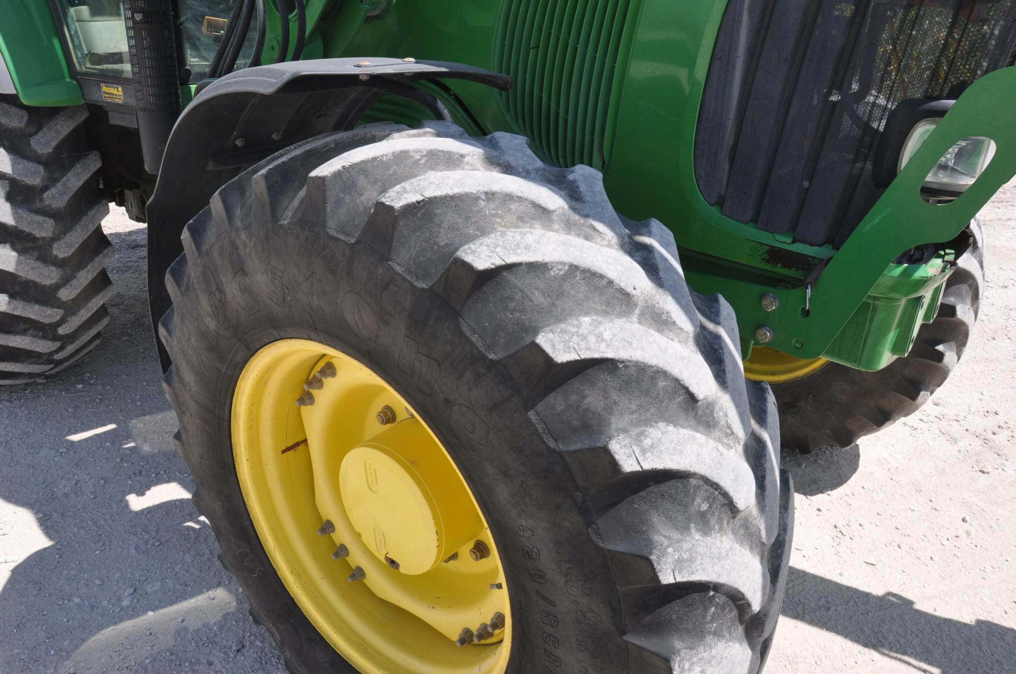 2003 John Deere 7520 MFWD tractor